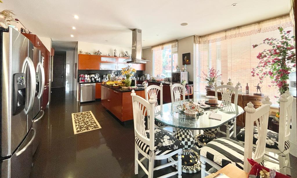 Apartamento de 4 alcobas en venta en Los Rosales, Bogotá, 467 m² · foto 7 de 23