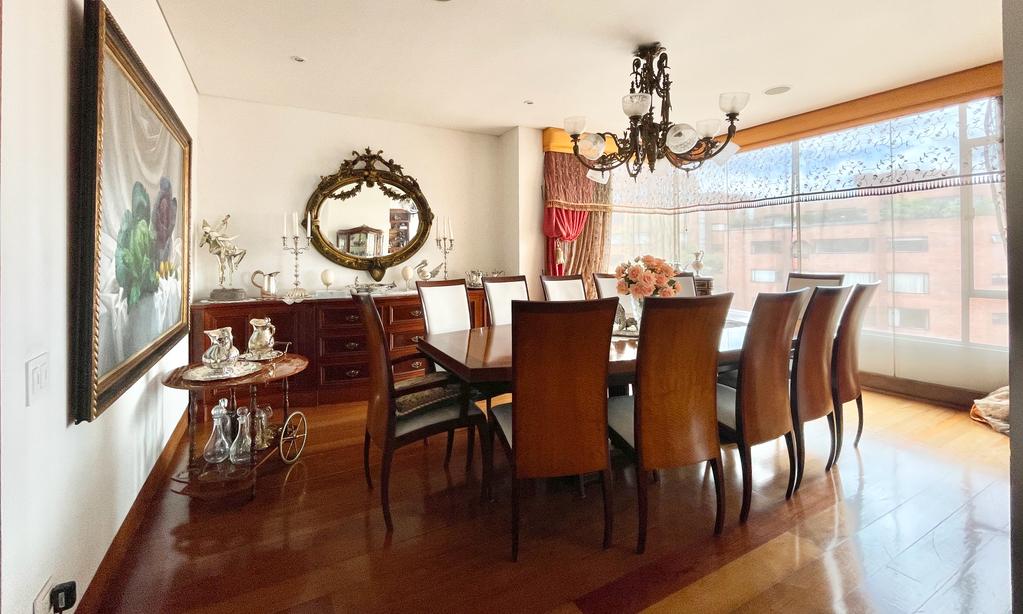 Apartamento de 4 alcobas en venta en Los Rosales, Bogotá, 467 m² · foto 8 de 23