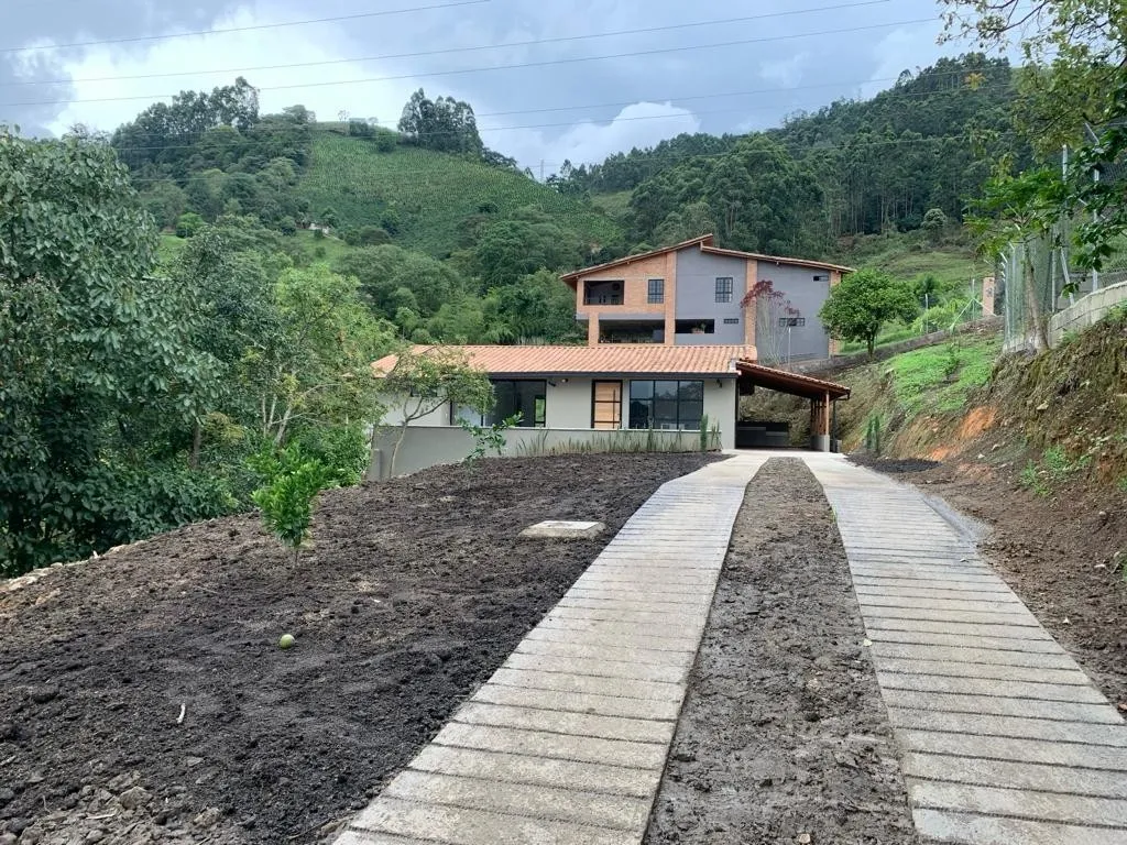 Finca en arriendo en La Mina, Envigado, 330 m² · foto 2 de 17
