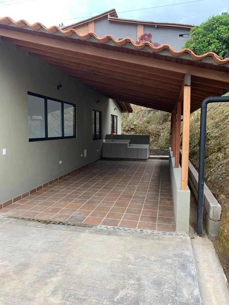 Finca en arriendo en La Mina, Envigado, 330 m² · foto 4 de 17