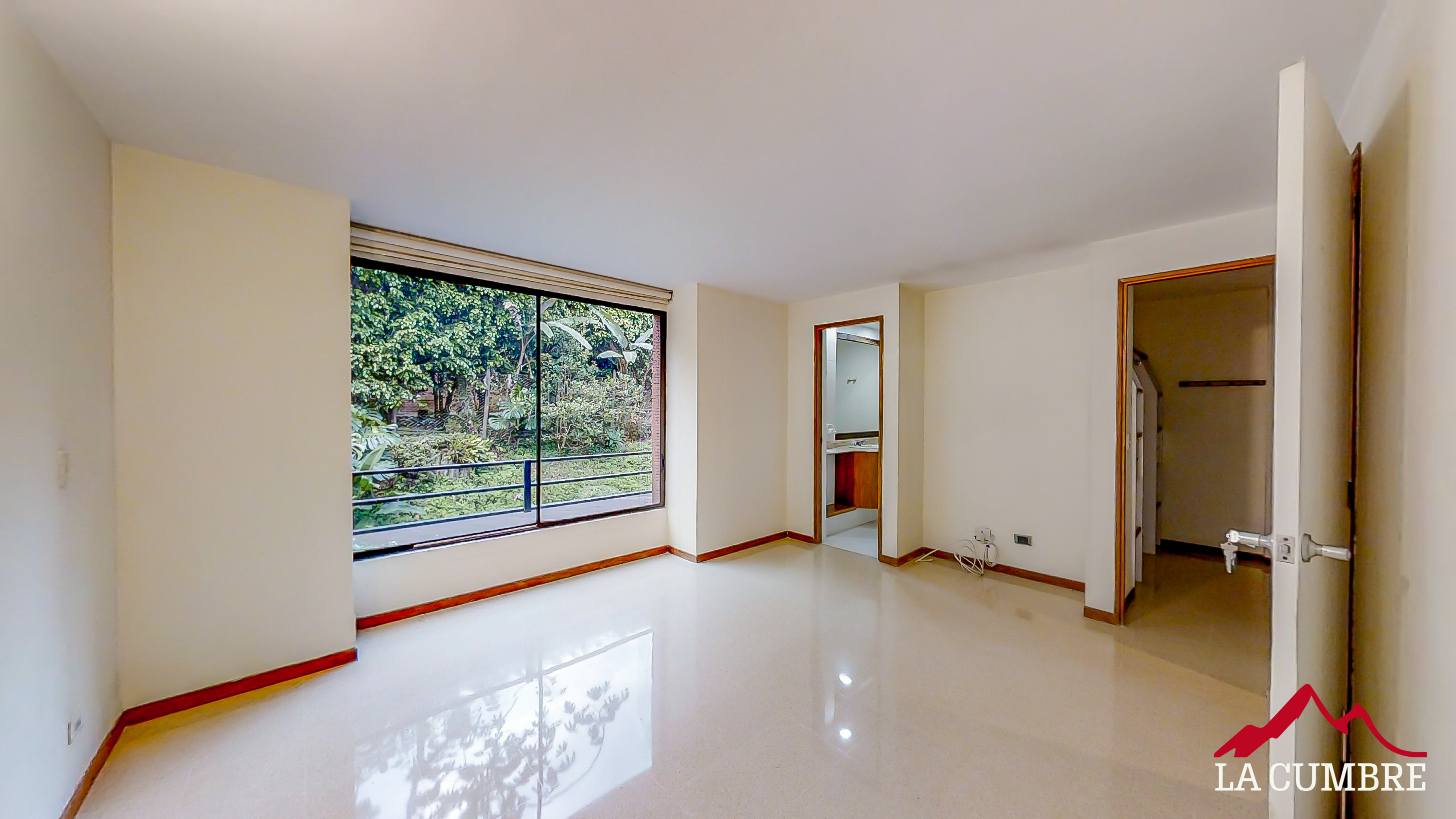 Casa de 3 alcobas en venta en El Poblado, Medellín, 240 m² · foto 10 de 11