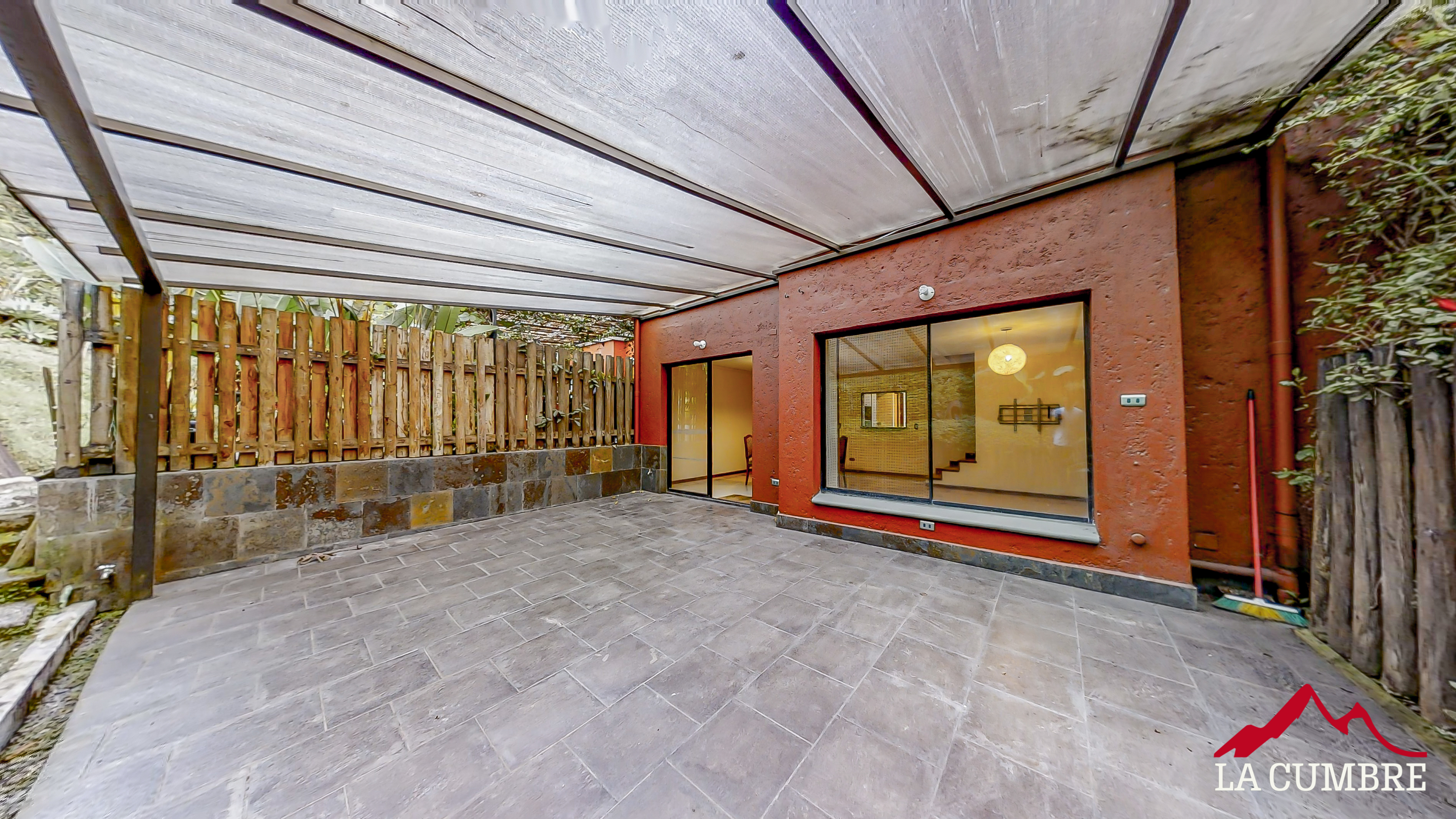 Casa de 3 alcobas en venta en El Poblado, Medellín, 240 m² · foto 3 de 11