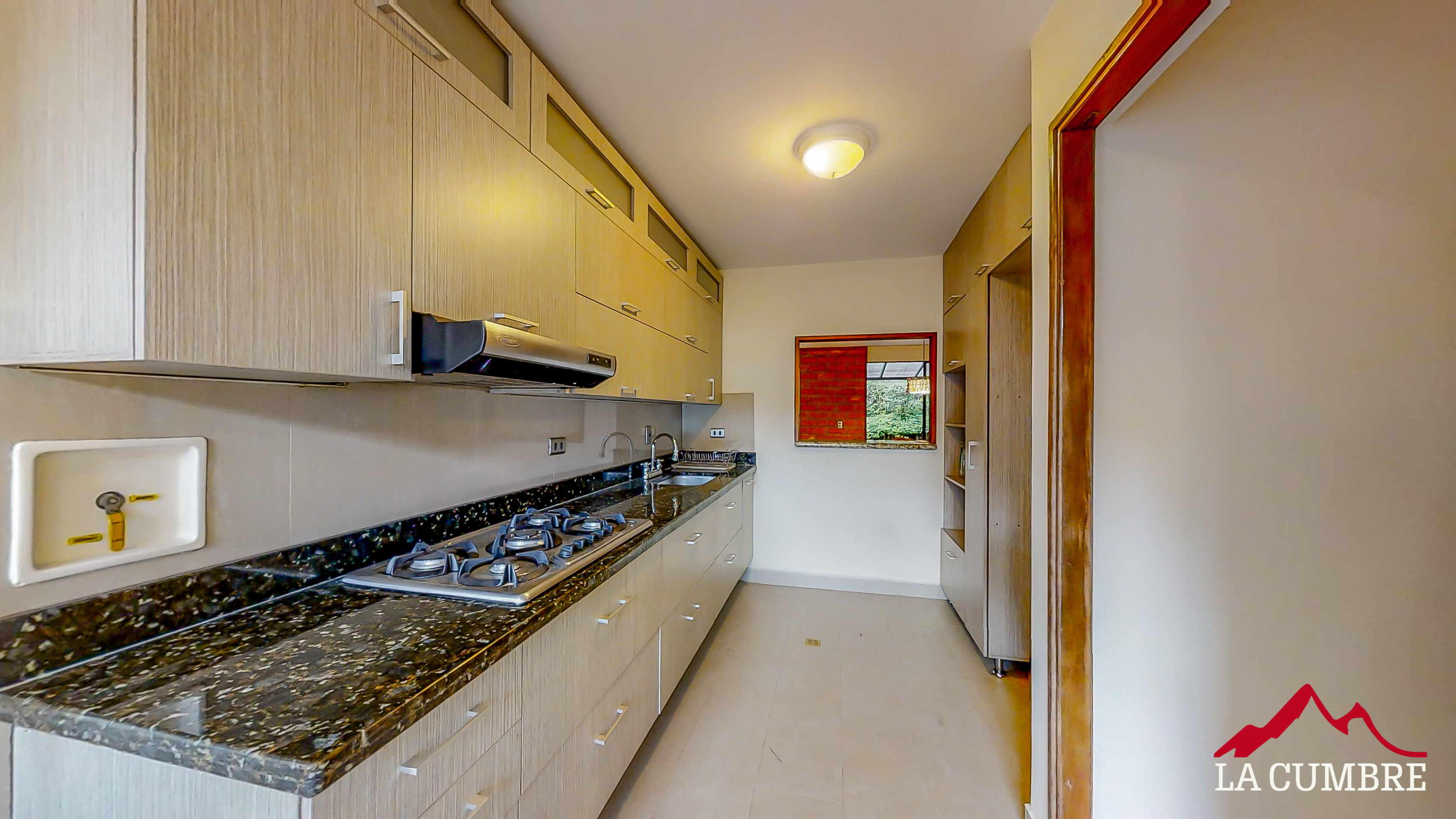 Casa de 3 alcobas en venta en El Poblado, Medellín, 240 m² · foto 4 de 11