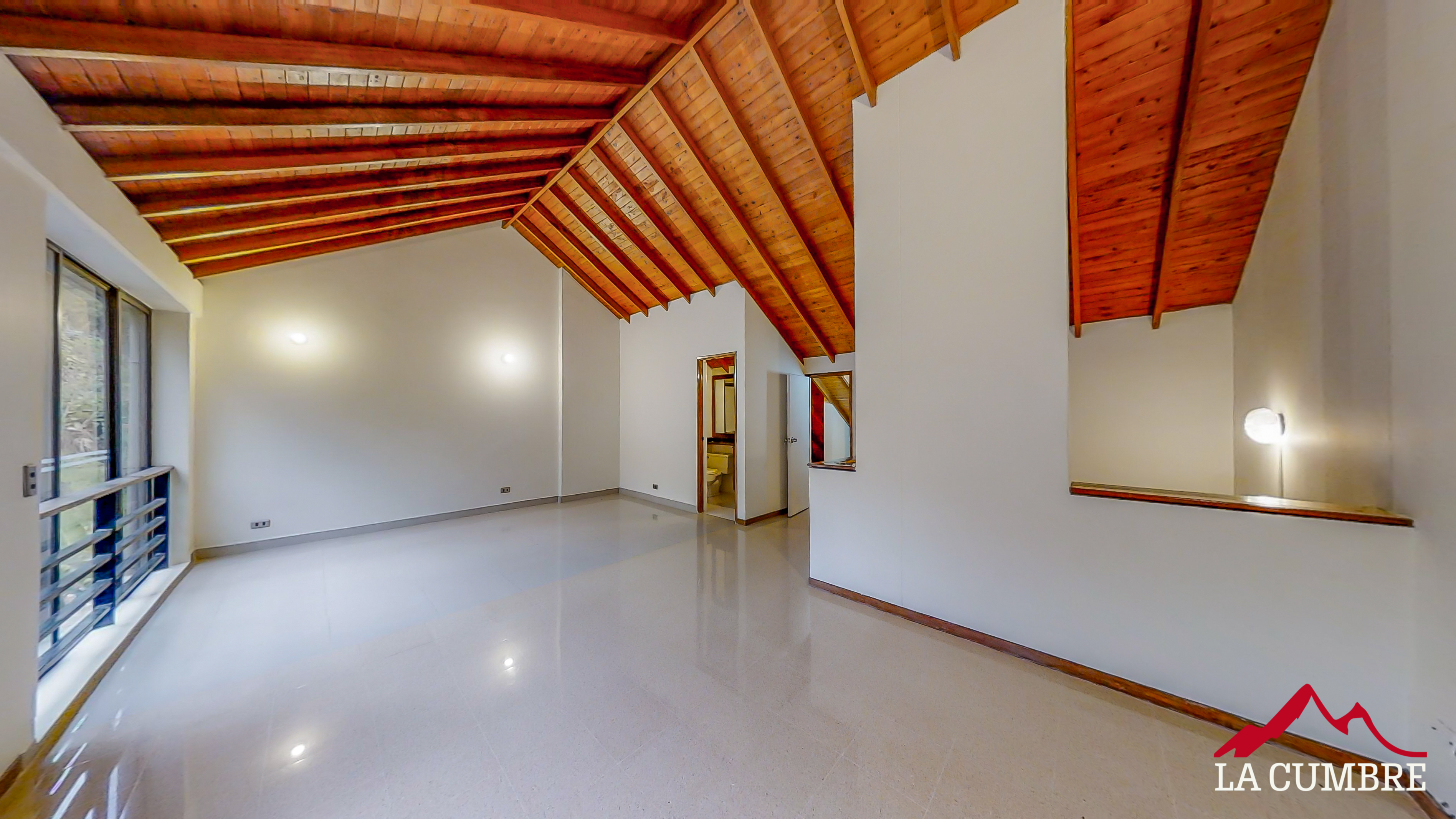 Casa de 3 alcobas en venta en El Poblado, Medellín, 240 m² · foto 8 de 11