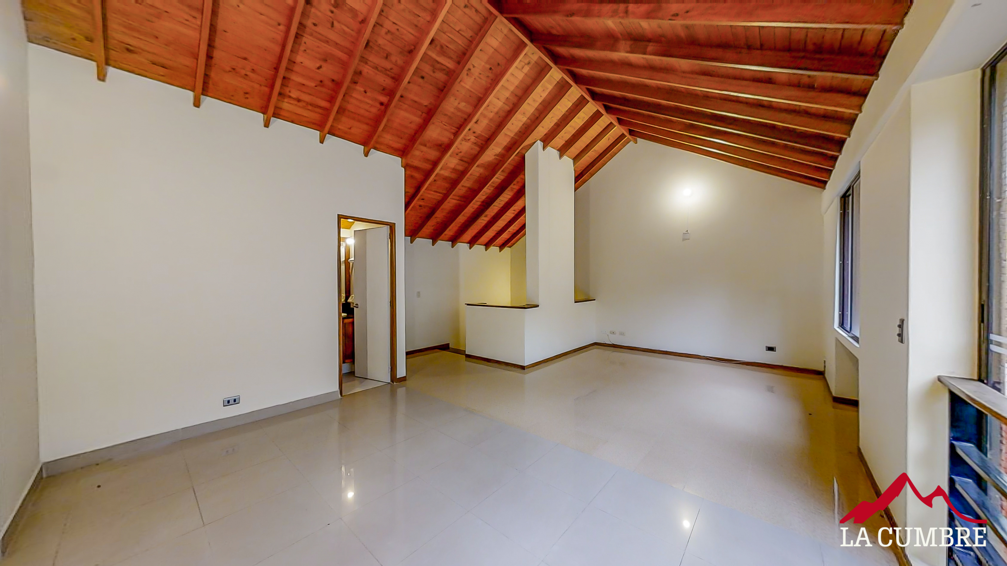 Casa de 3 alcobas en venta en El Poblado, Medellín, 240 m² · foto 9 de 11