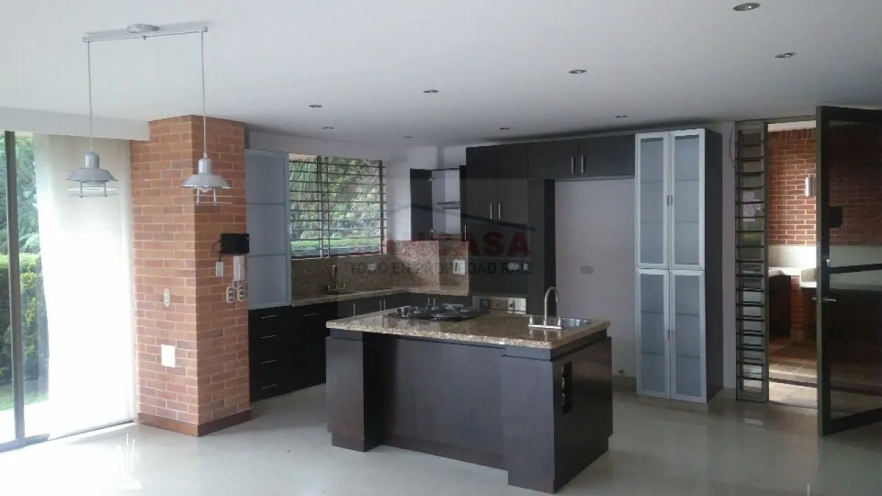Casa de 4 alcobas en venta en Escobero, Envigado, 420 m² · foto 8 de 24