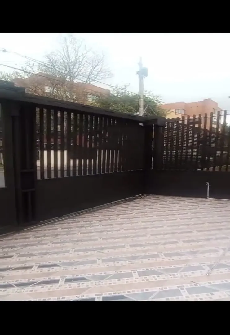 Casa de 5 alcobas en venta en Santa Ana, Bogotá, 270 m² · foto 2 de 24