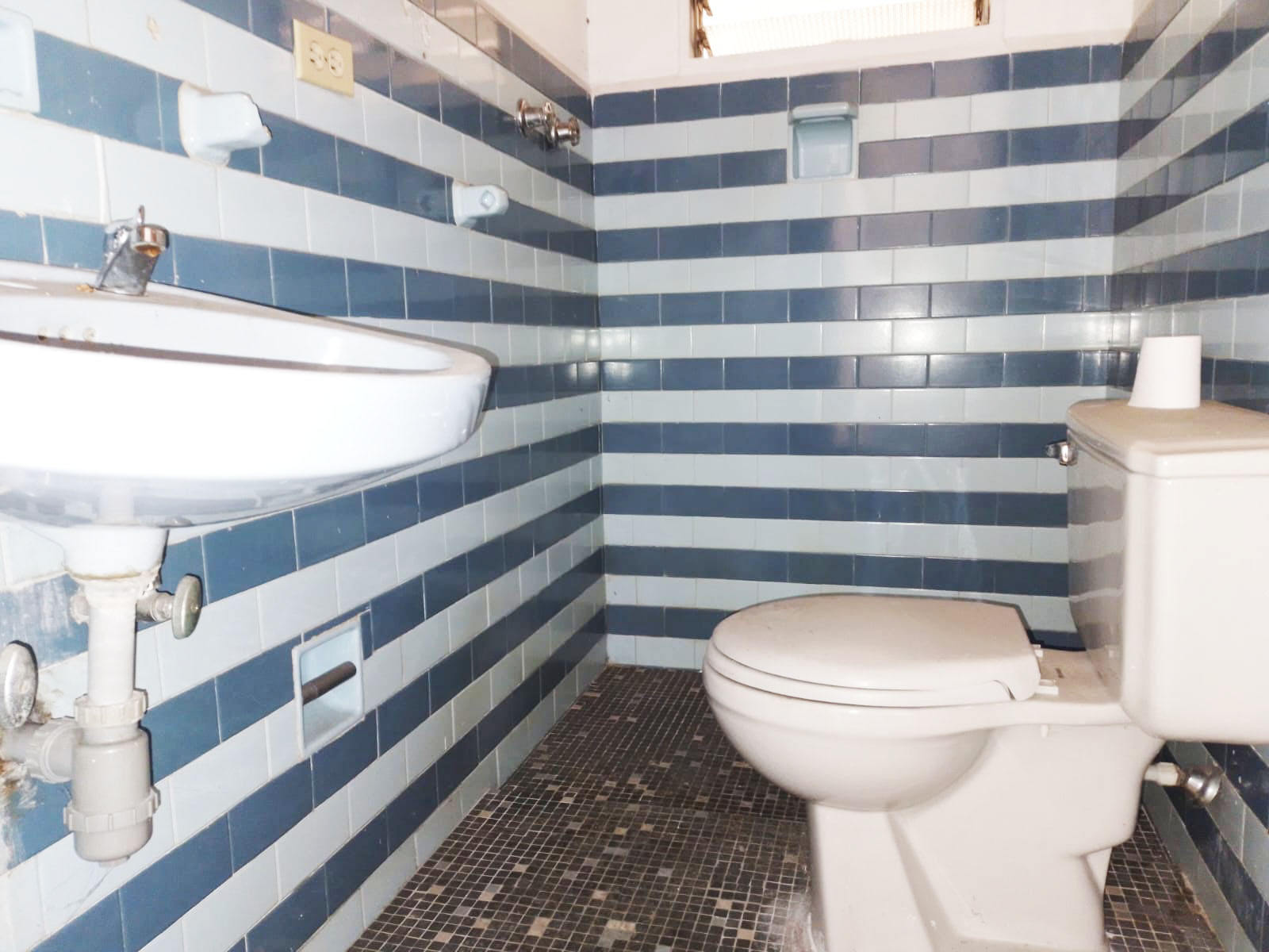 Local en arriendo en La Castellana, Medellín, 340 m² · foto 16 de 19