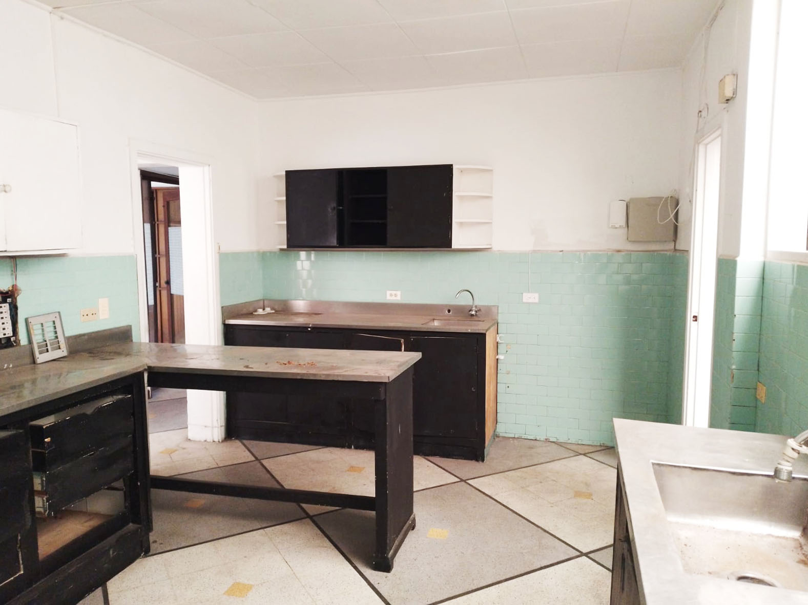 Local en arriendo en La Castellana, Medellín, 340 m² · foto 8 de 19