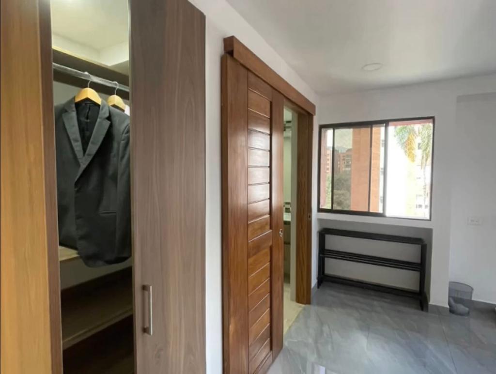 Apartamento de 6 alcobas en venta en Patio Bonito, Medellín, 284 m² · foto 14 de 16