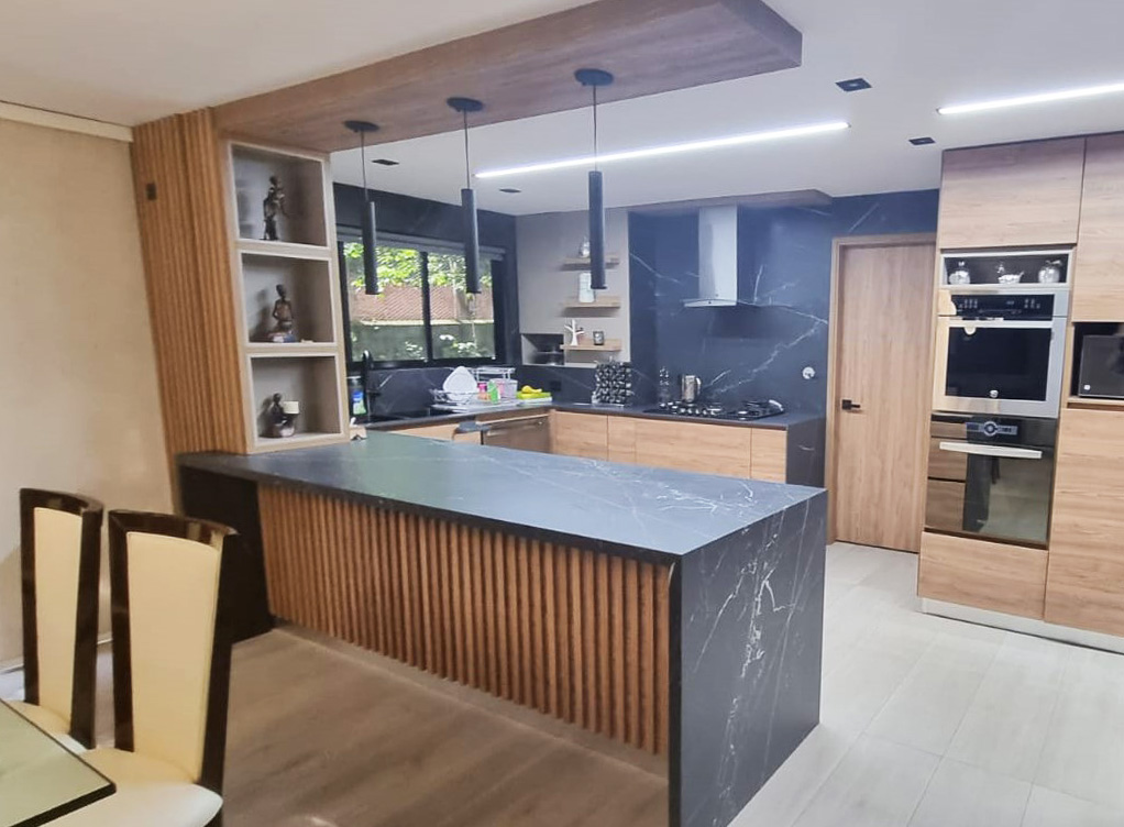 Apartamento de 4 alcobas en venta en El Diamante 2, Medellín, 263 m² · foto 2 de 16