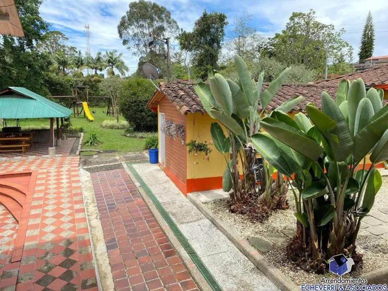 Casa de 15 alcobas en venta en Centro, Rionegro · foto 10 de 24