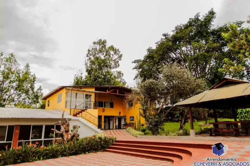 Casa de 15 alcobas en venta en Centro, Rionegro · foto 11 de 24