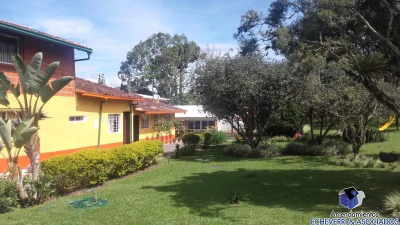 Casa de 15 alcobas en venta en Centro, Rionegro · foto 3 de 24