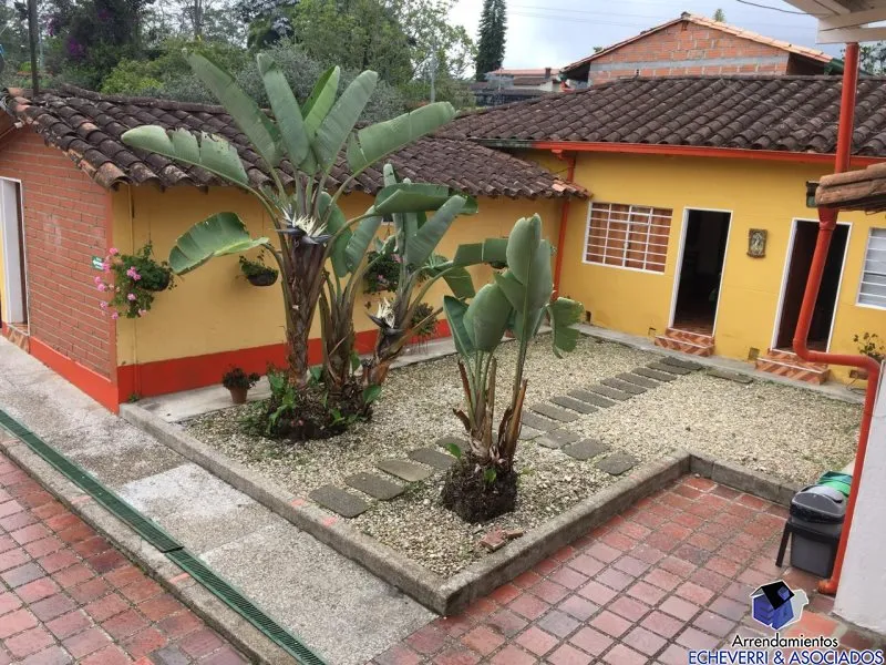 Casa de 15 alcobas en venta en Centro, Rionegro · foto 5 de 24