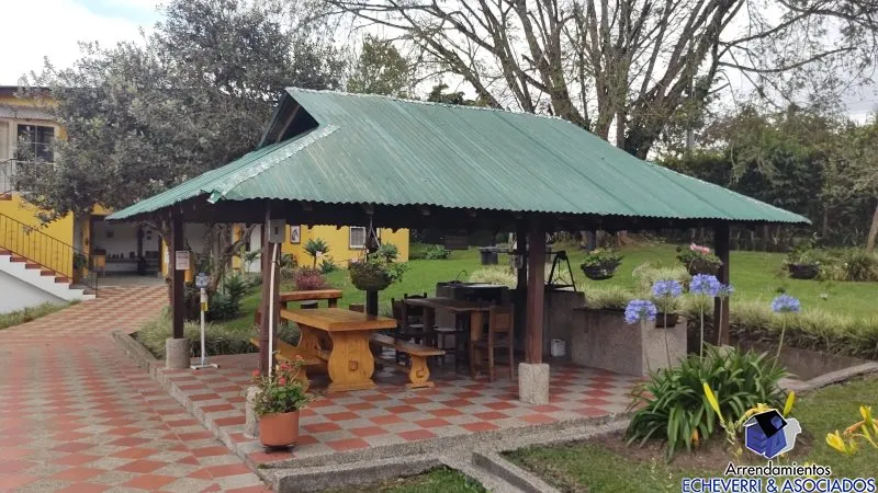 Casa de 15 alcobas en venta en Centro, Rionegro · foto 6 de 24