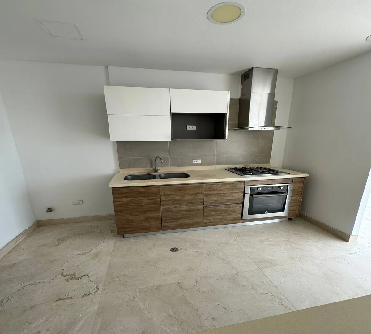 Apartamento de 2 alcobas en venta en Altos Del Prado, Barranquilla, 153 m² · foto 3 de 14