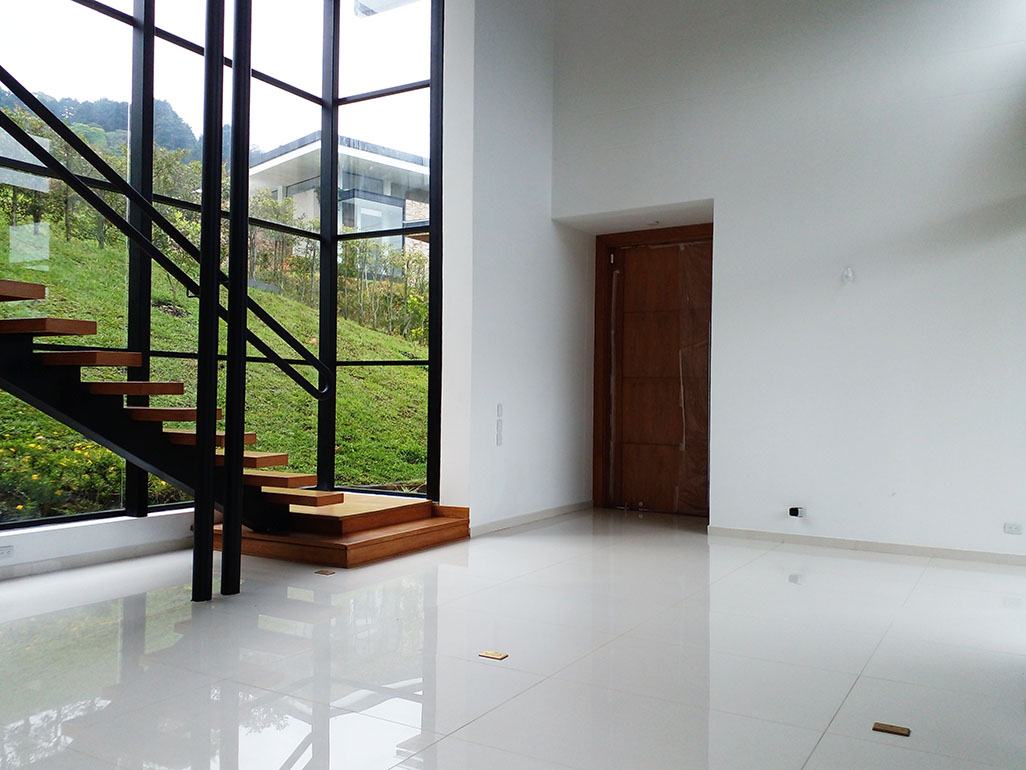 Casa de 4 alcobas en venta en Escobero, Envigado, 410 m² · foto 2 de 20