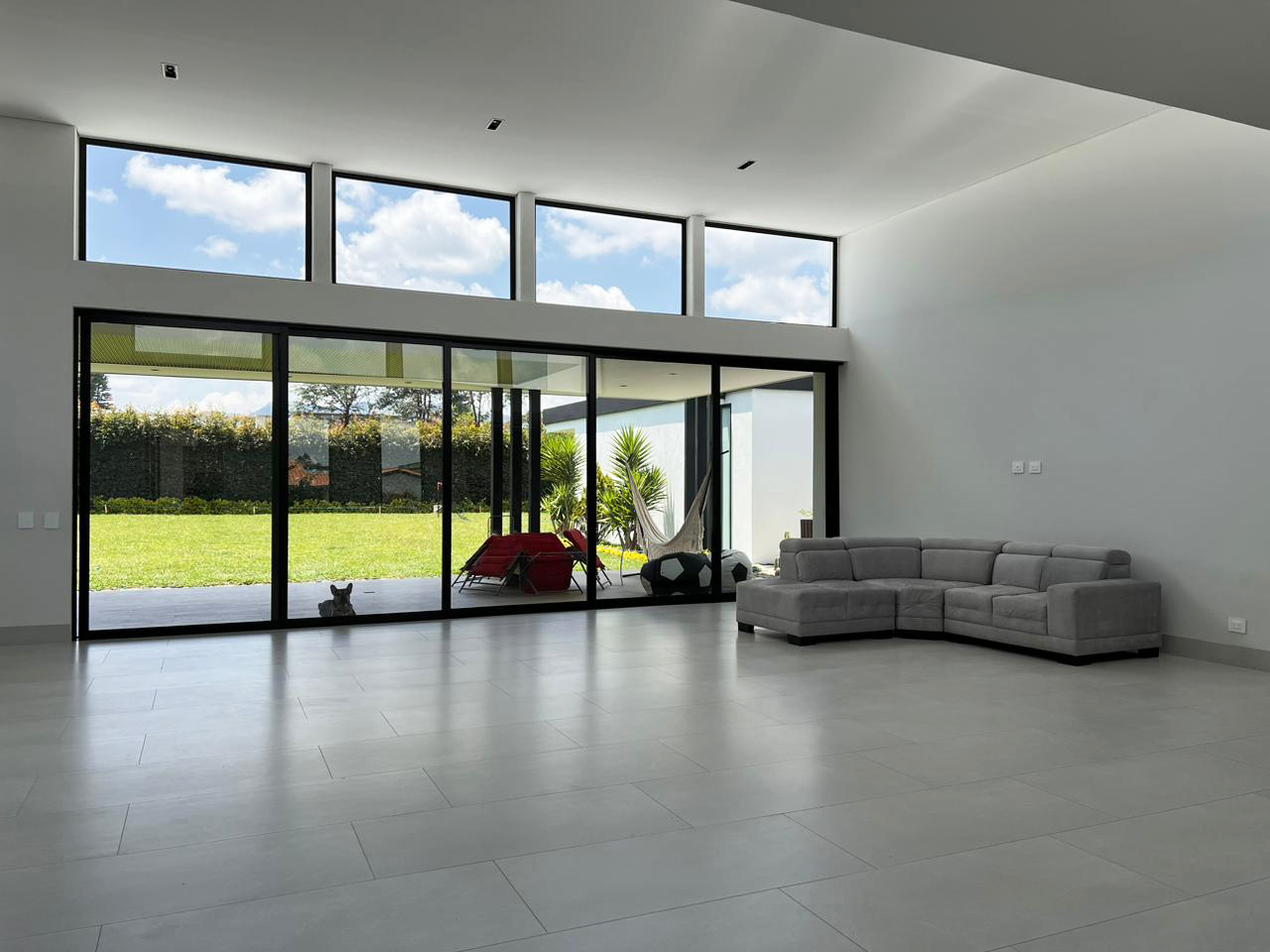 Casa de 4 alcobas en venta en Llano Grande, Rionegro, 570 m² · foto 2 de 18