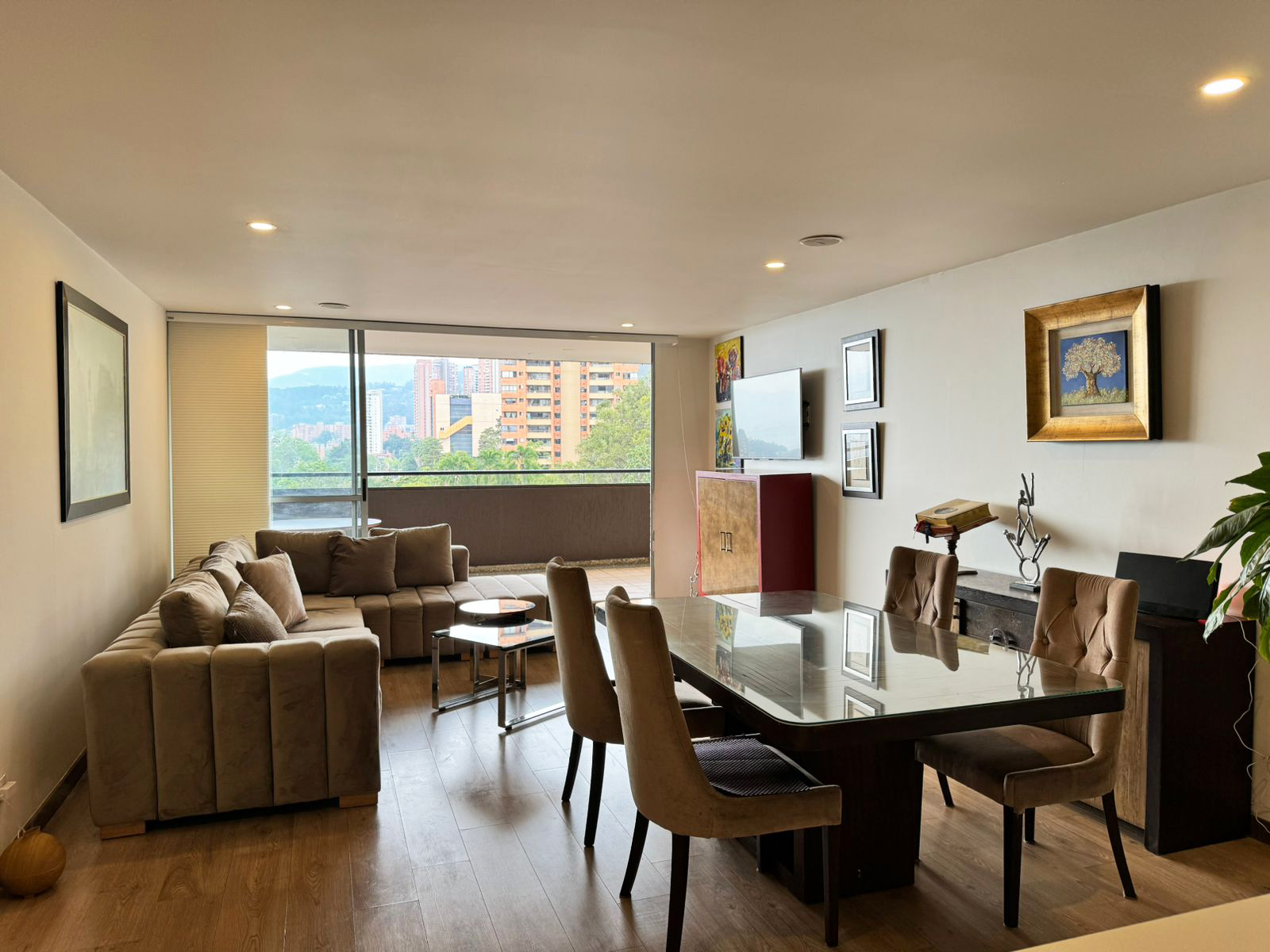 Apartamento en arriendo en Loma De Los Gonzalez, Medellín · foto 2 de 17