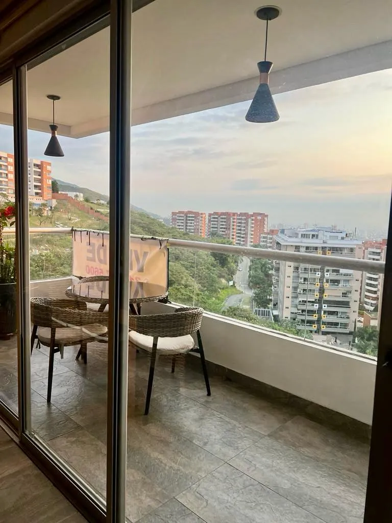 Apartamento de 3 alcobas en venta en Cristales, Cali, 155 m² · foto 17 de 18