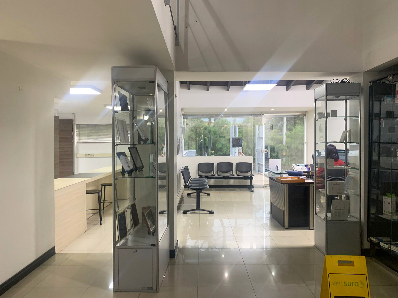 Oficina en venta en La Aguacatala, Medellín, 357 m² · foto 4 de 13
