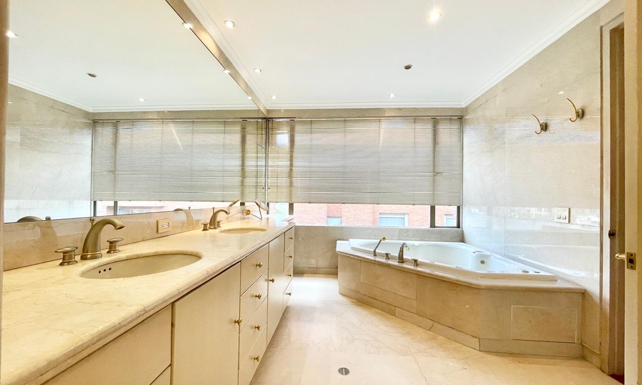 Apartamento en venta en Chicó Reservado, Bogotá · foto 9 de 18