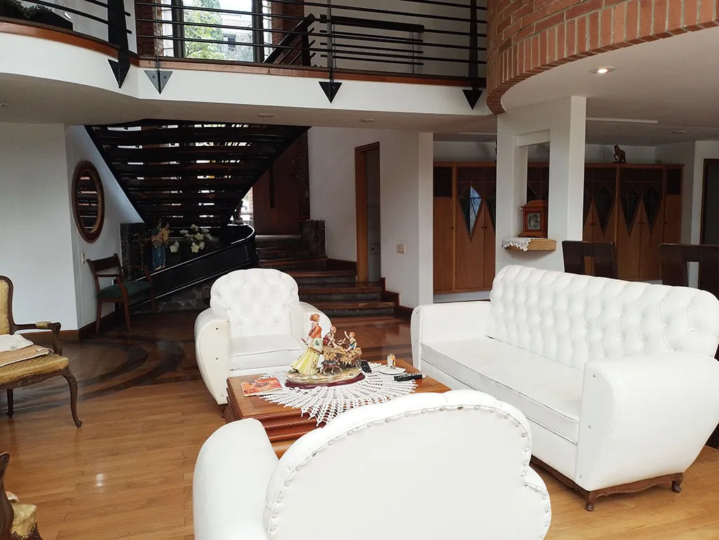 Casa de 4 alcobas en venta en El Tesoro, Medellín, 700 m² · foto 4 de 15