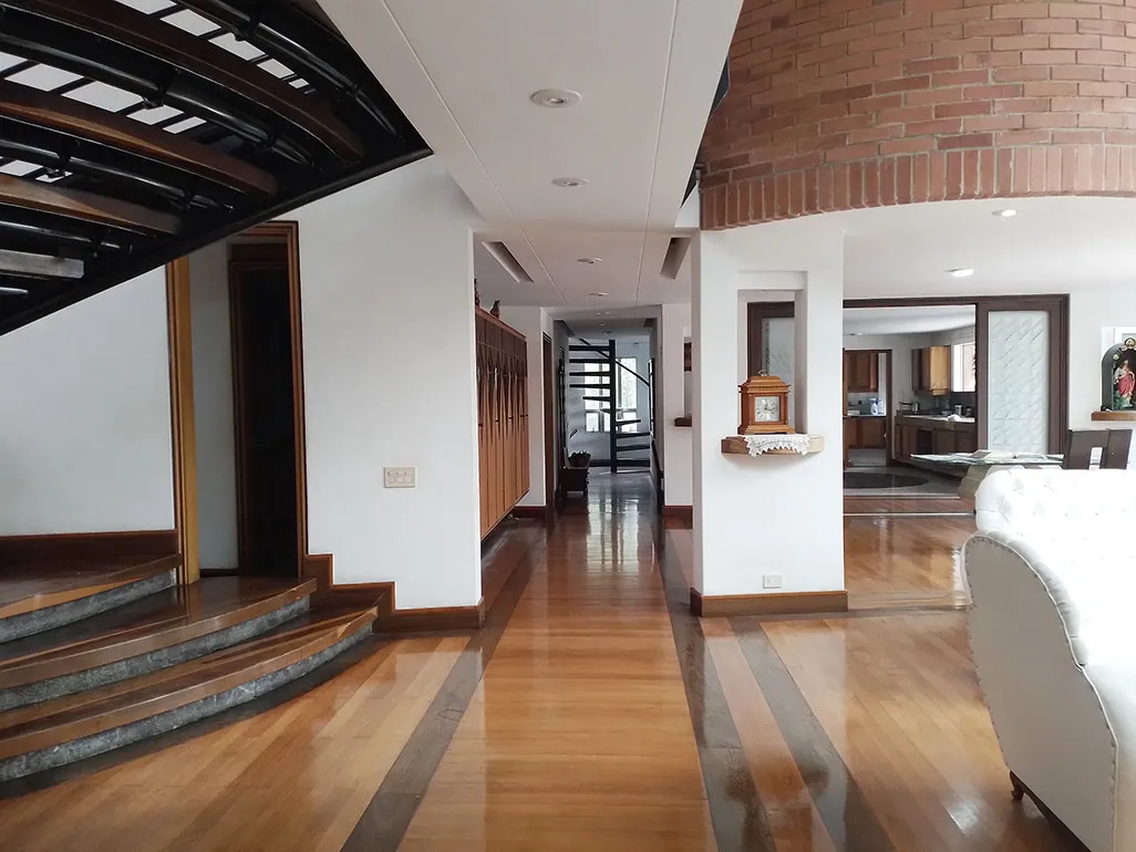 Casa de 4 alcobas en venta en El Tesoro, Medellín, 700 m² · foto 3 de 15