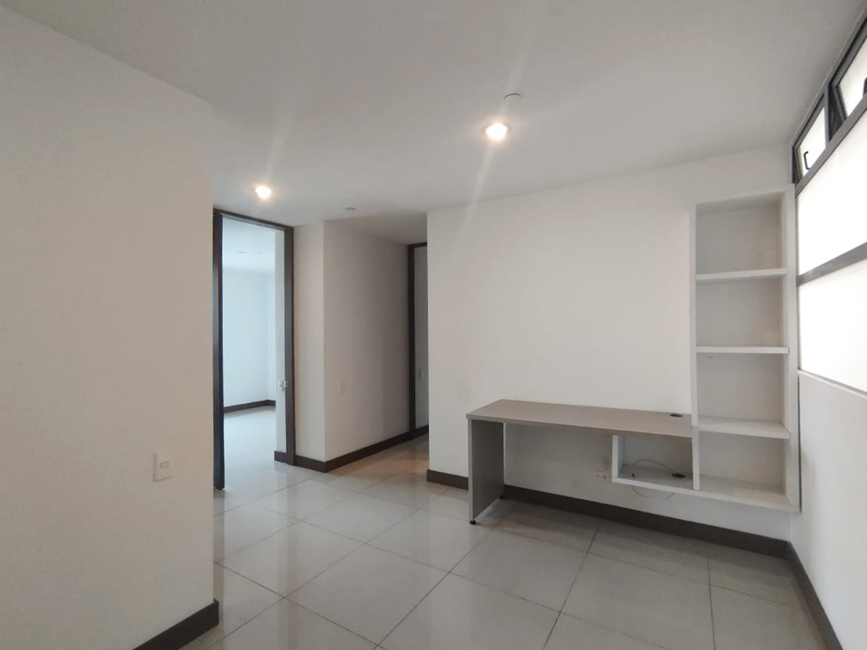 Apartamento en arriendo en Castropol, Medellín · foto 11 de 19
