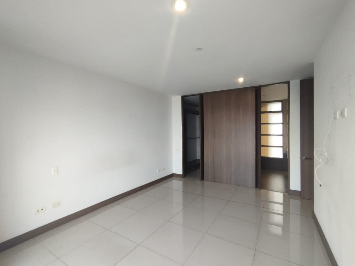 Apartamento en arriendo en Castropol, Medellín · foto 7 de 19