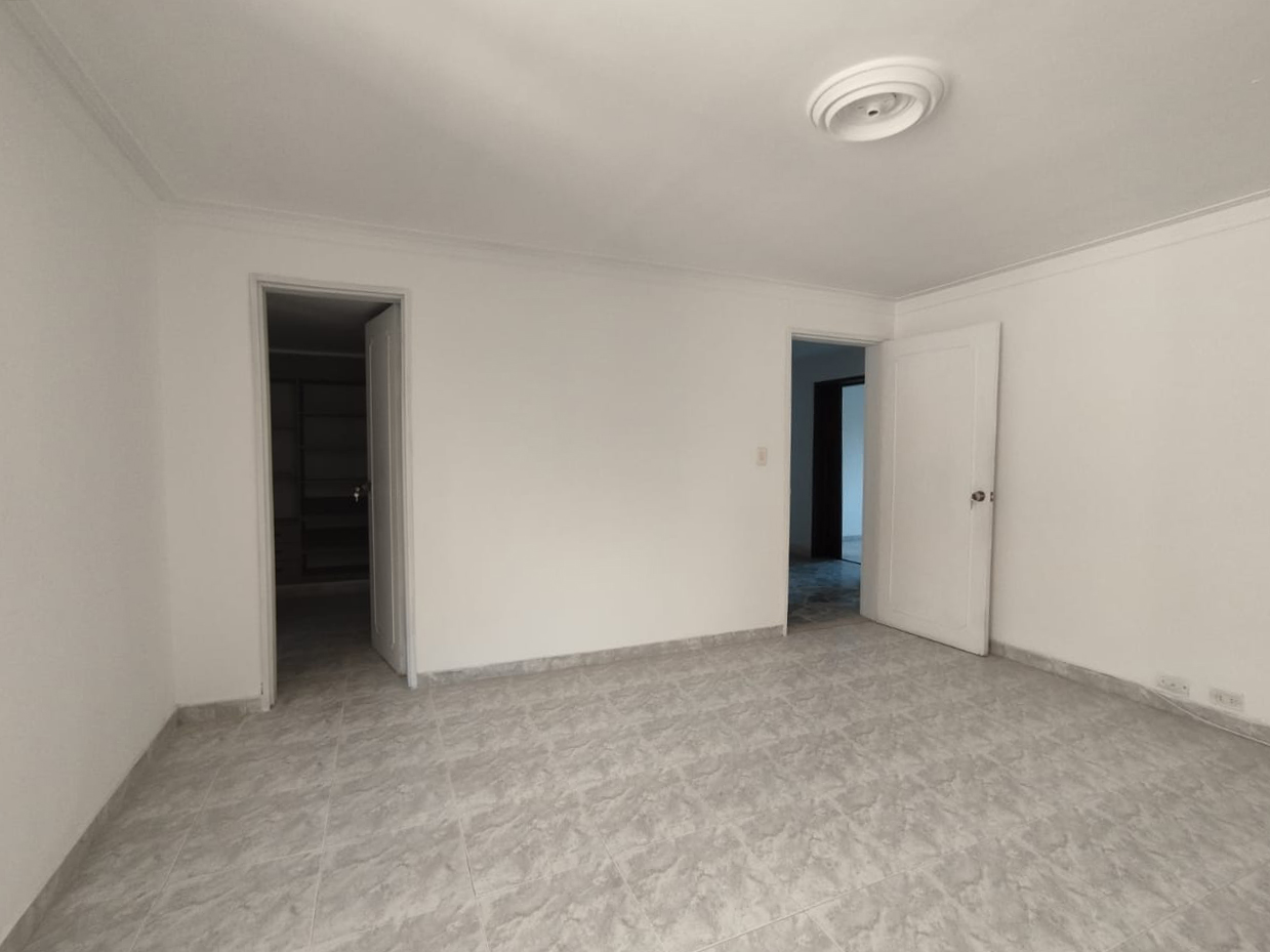 Apartamento de 3 alcobas en arriendo en Castropol, Medellín, 187 m² · foto 13 de 18