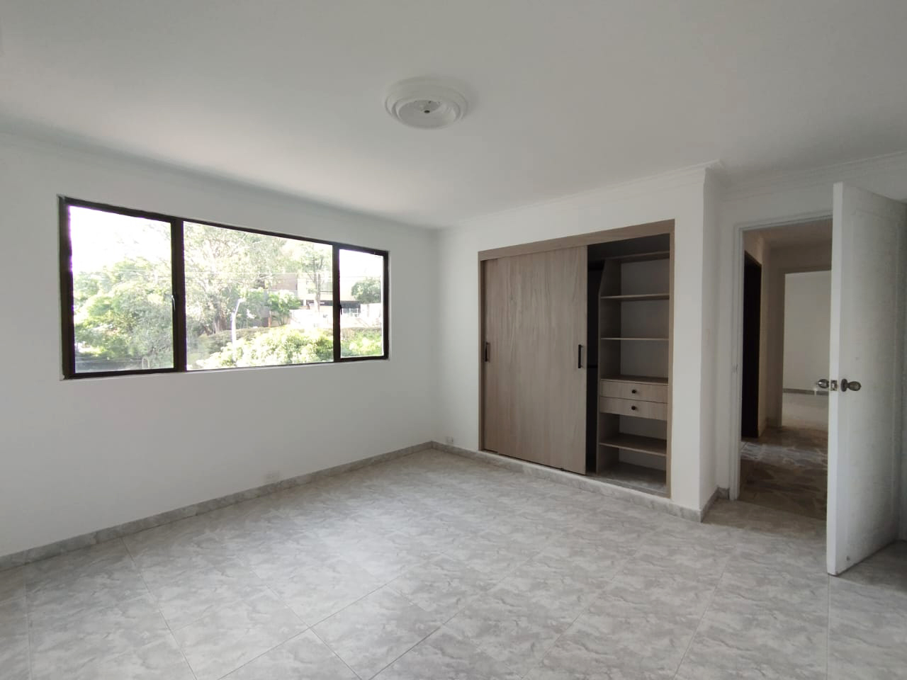 Apartamento de 3 alcobas en arriendo en Castropol, Medellín, 187 m² · foto 4 de 18