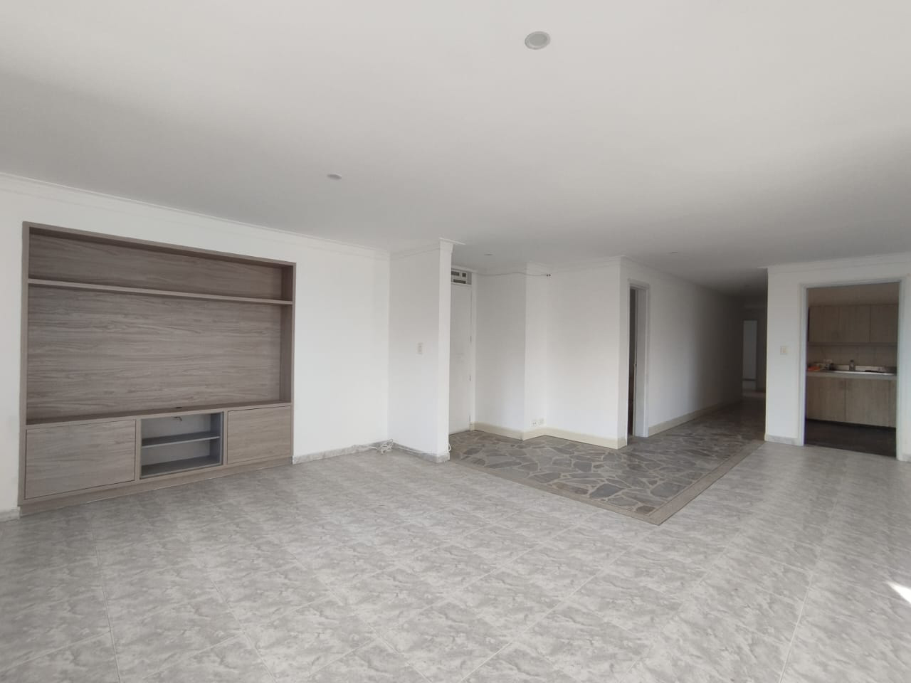 Apartamento de 3 alcobas en arriendo en Castropol, Medellín, 187 m² · foto 5 de 18