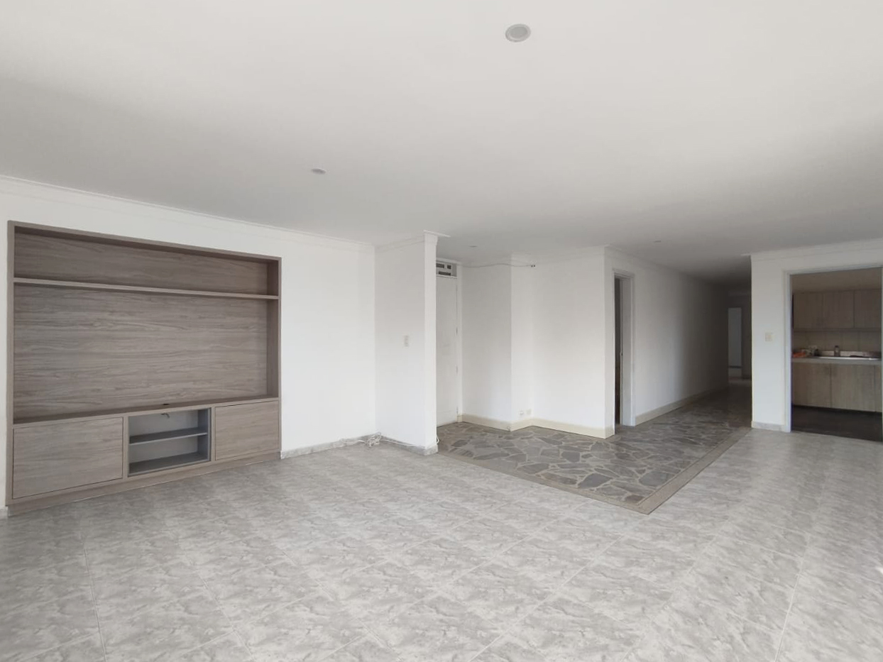 Apartamento de 3 alcobas en arriendo en Castropol, Medellín, 187 m² · foto 6 de 18