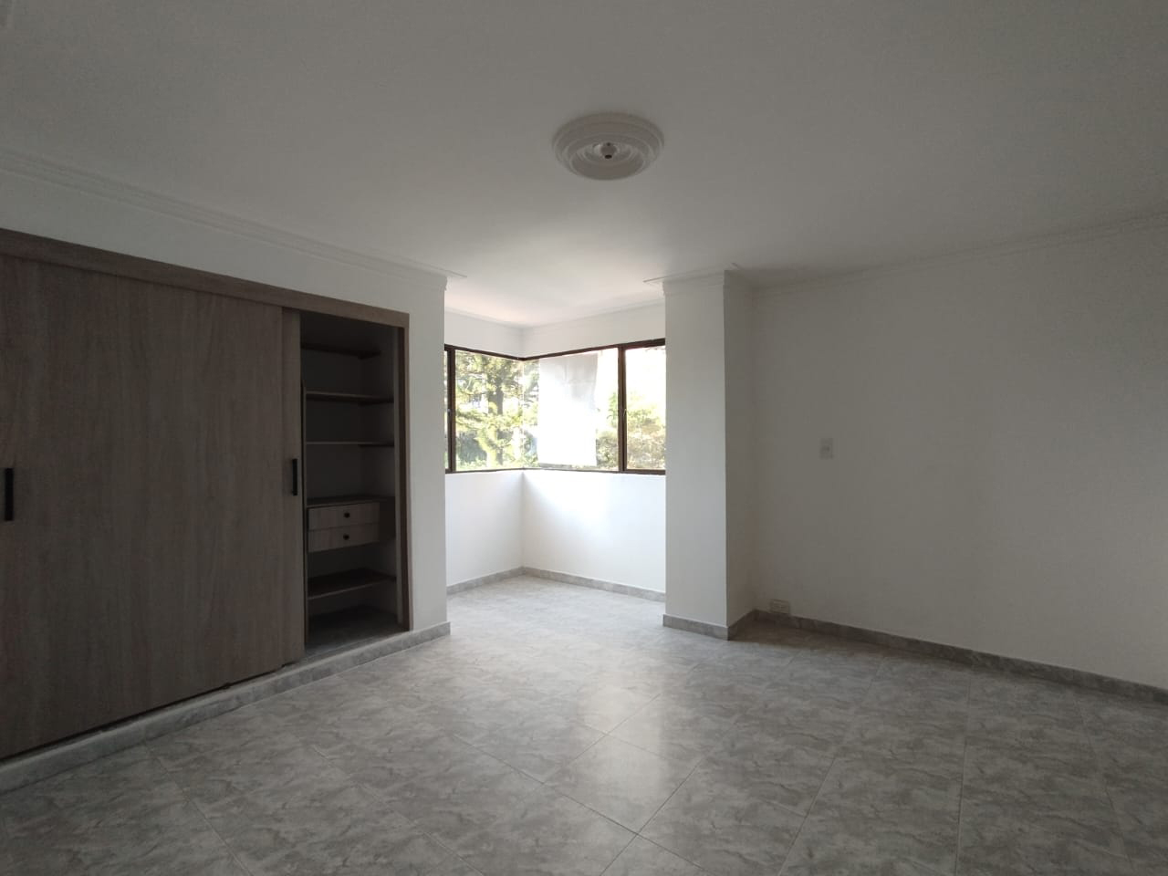 Apartamento de 3 alcobas en arriendo en Castropol, Medellín, 187 m² · foto 9 de 18