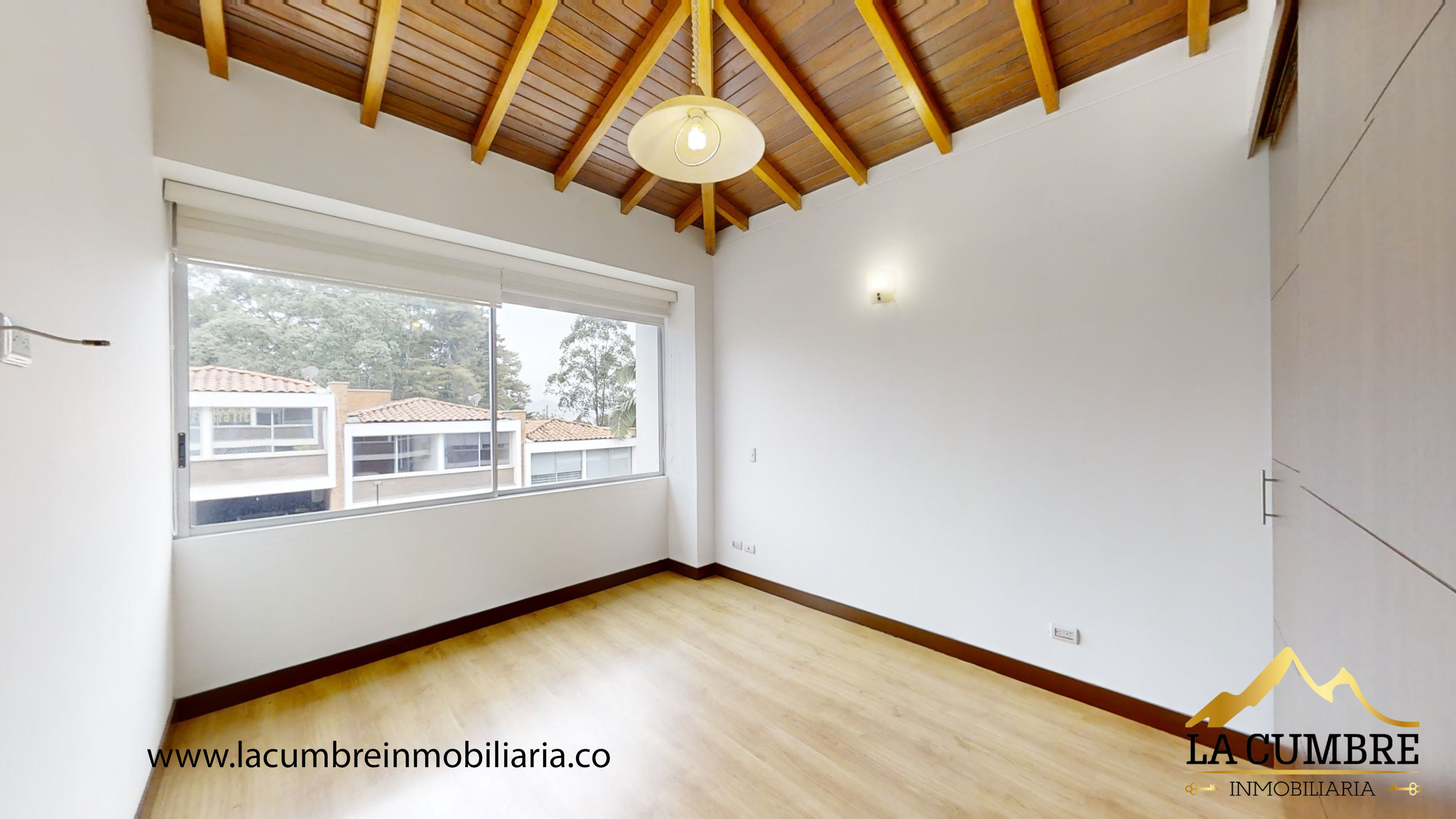 Casa de 3 alcobas en arriendo en Montessori, Envigado, 230 m² · foto 11 de 13