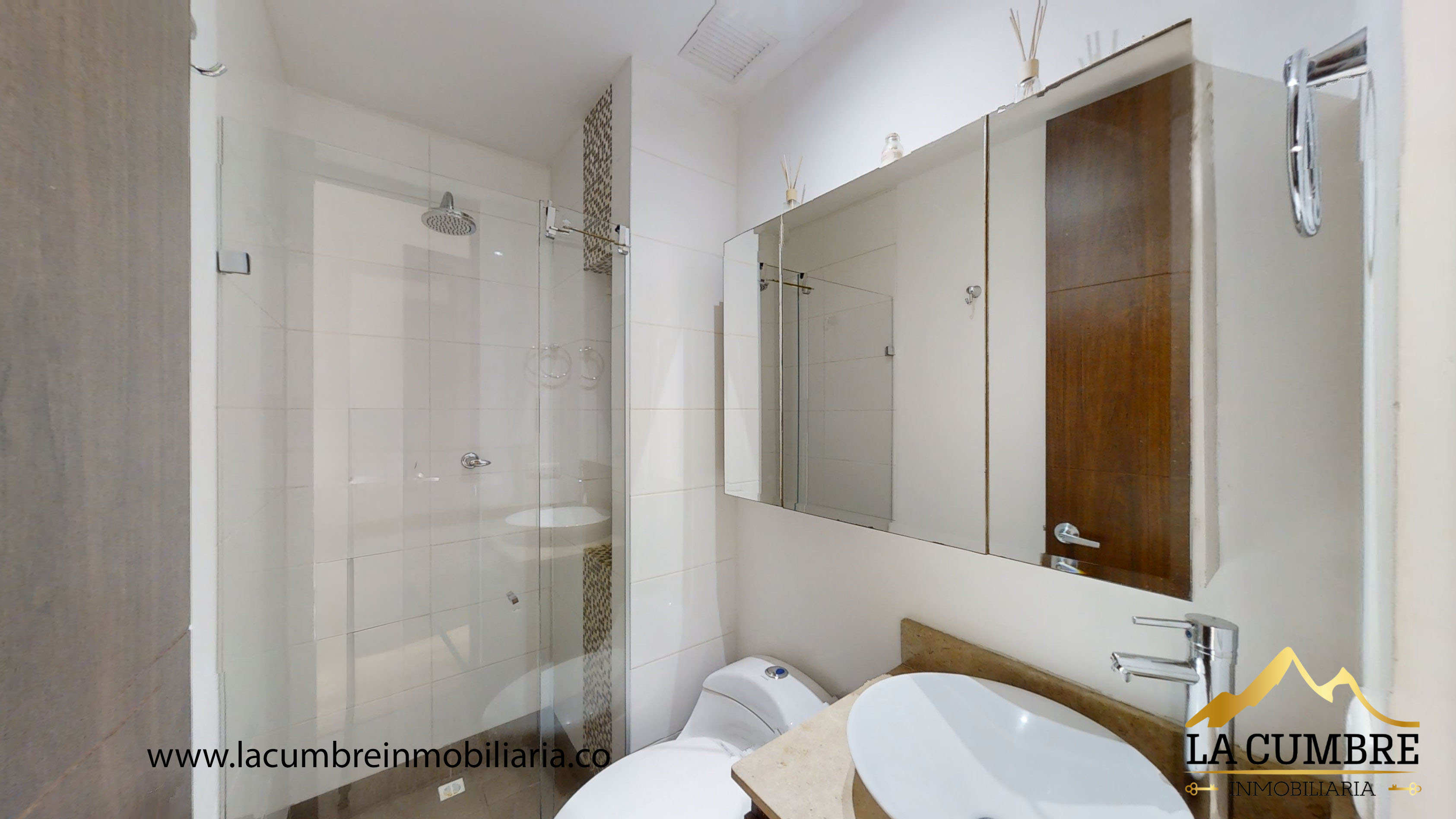 Casa de 3 alcobas en arriendo en Montessori, Envigado, 230 m² · foto 12 de 13