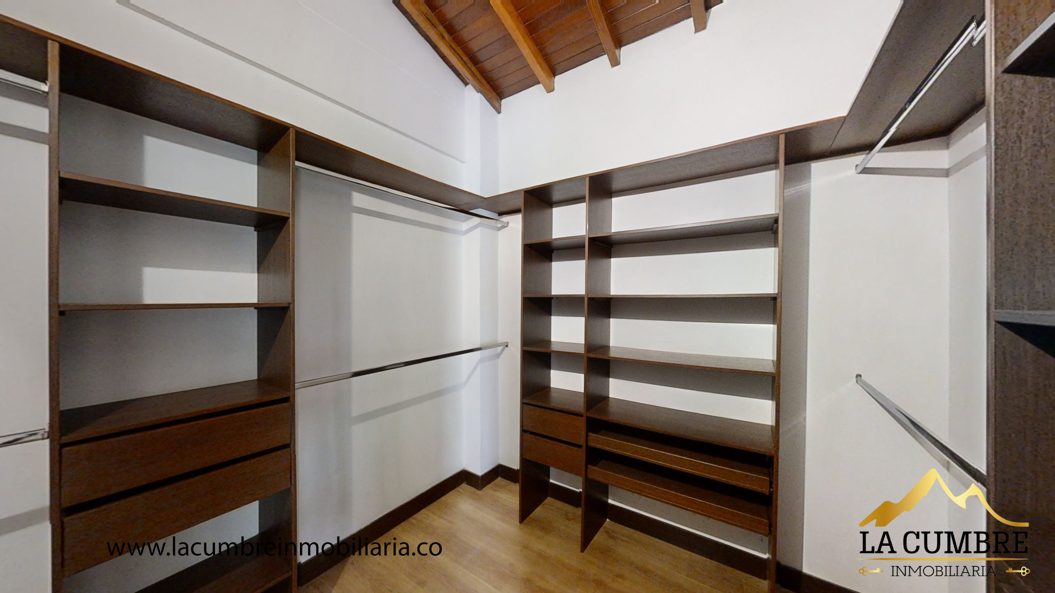Casa de 3 alcobas en arriendo en Montessori, Envigado, 230 m² · foto 13 de 13