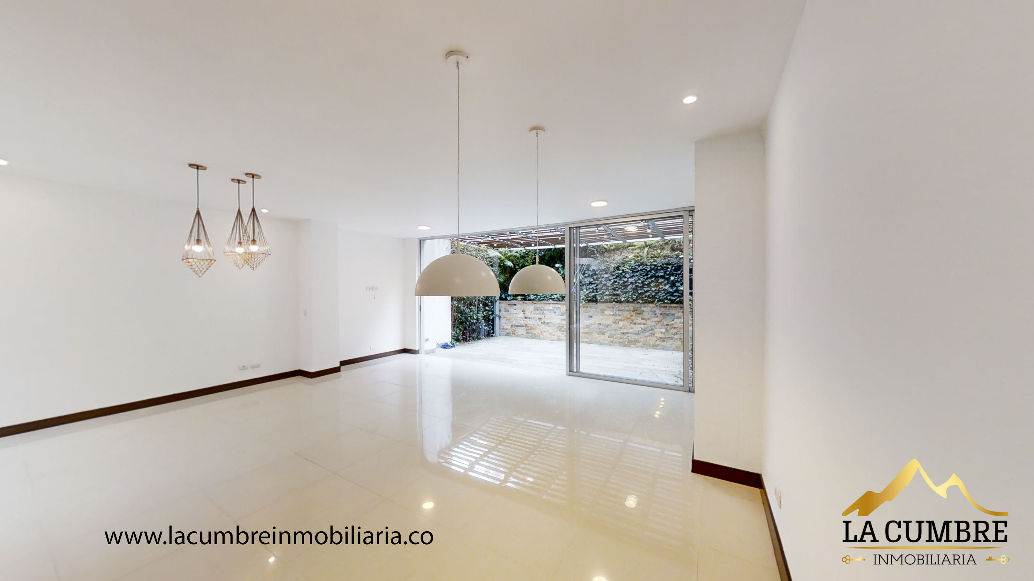 Casa de 3 alcobas en arriendo en Montessori, Envigado, 230 m² · foto 3 de 13