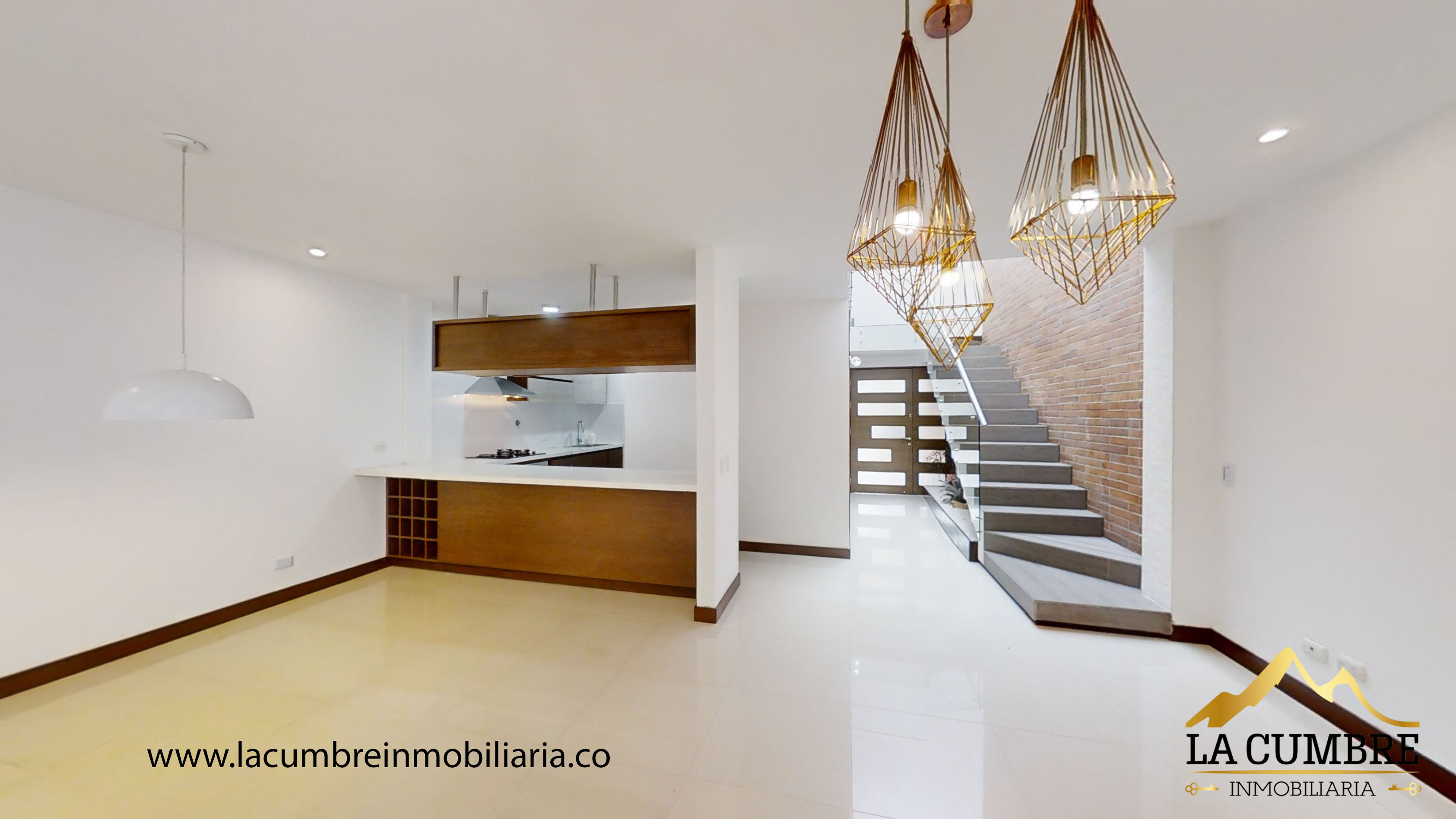 Casa de 3 alcobas en arriendo en Montessori, Envigado, 230 m² · foto 4 de 13