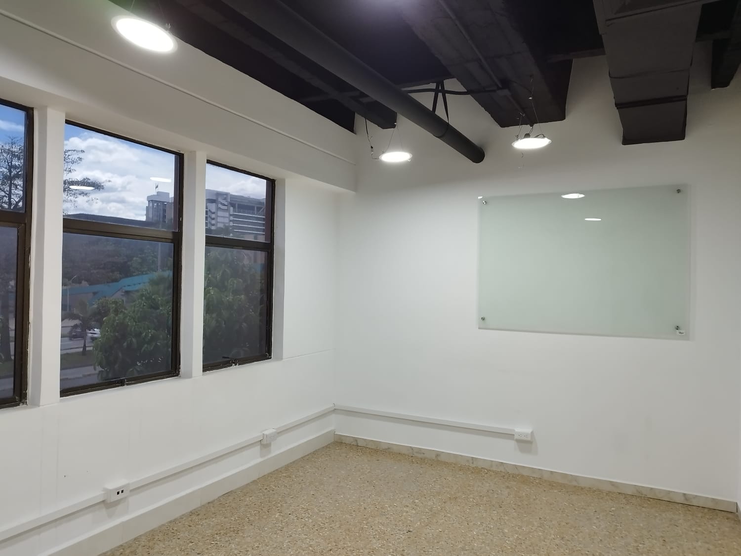 Oficina en arriendo en La Candelaria, Medellín, 160 m² · foto 12 de 17