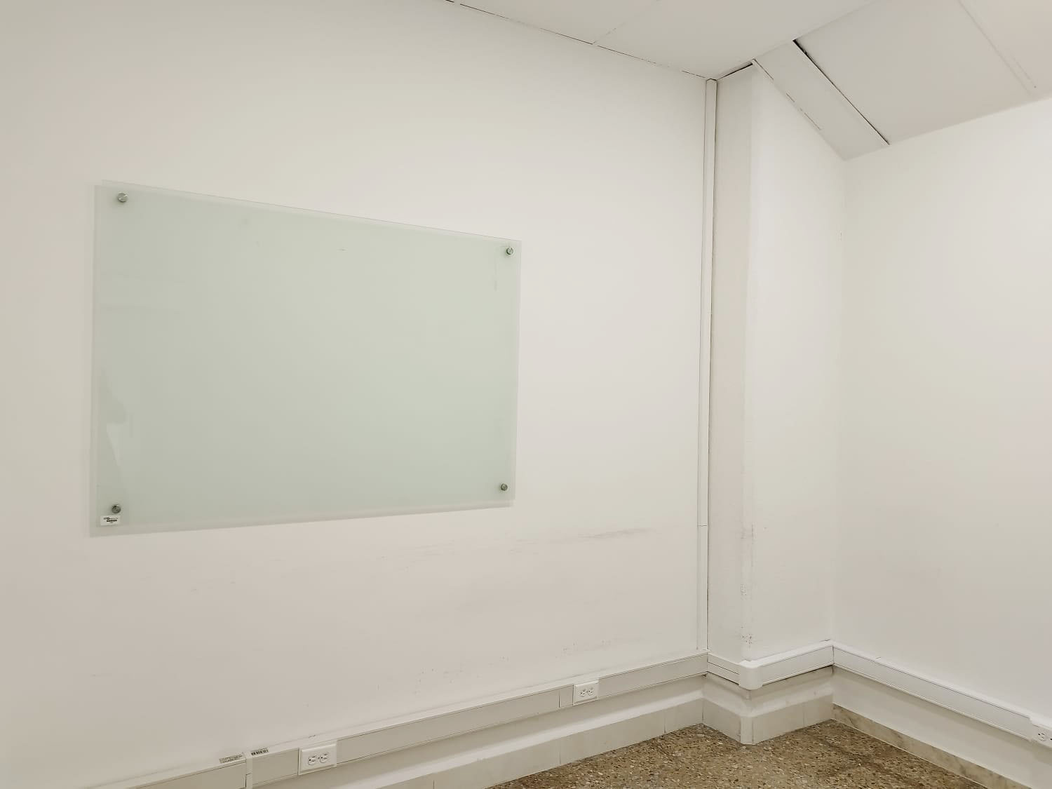 Oficina en arriendo en La Candelaria, Medellín, 160 m² · foto 3 de 17