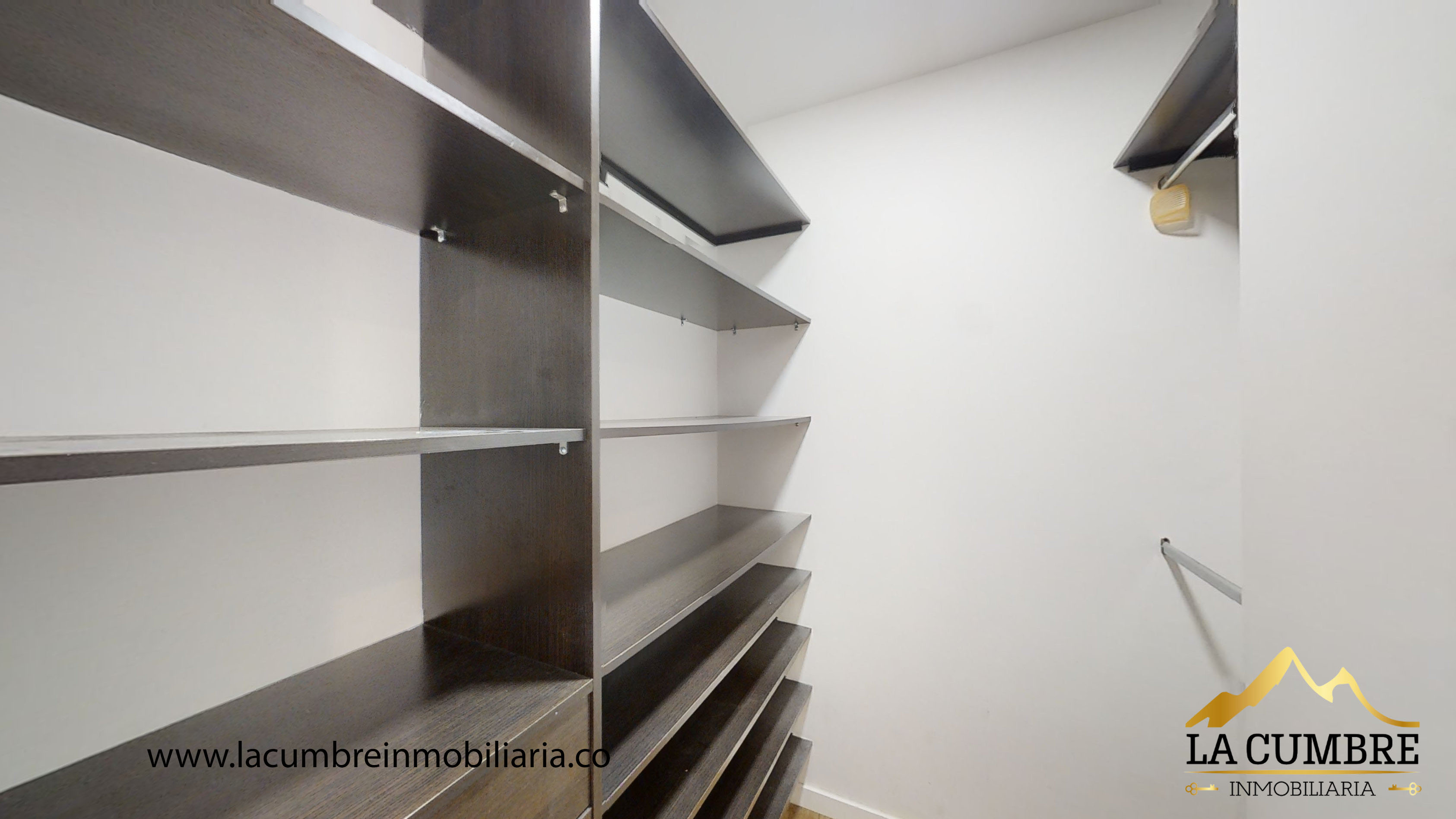 Apartamento de 2 alcobas en arriendo en El Tesoro, Medellín, 105 m² · foto 12 de 13