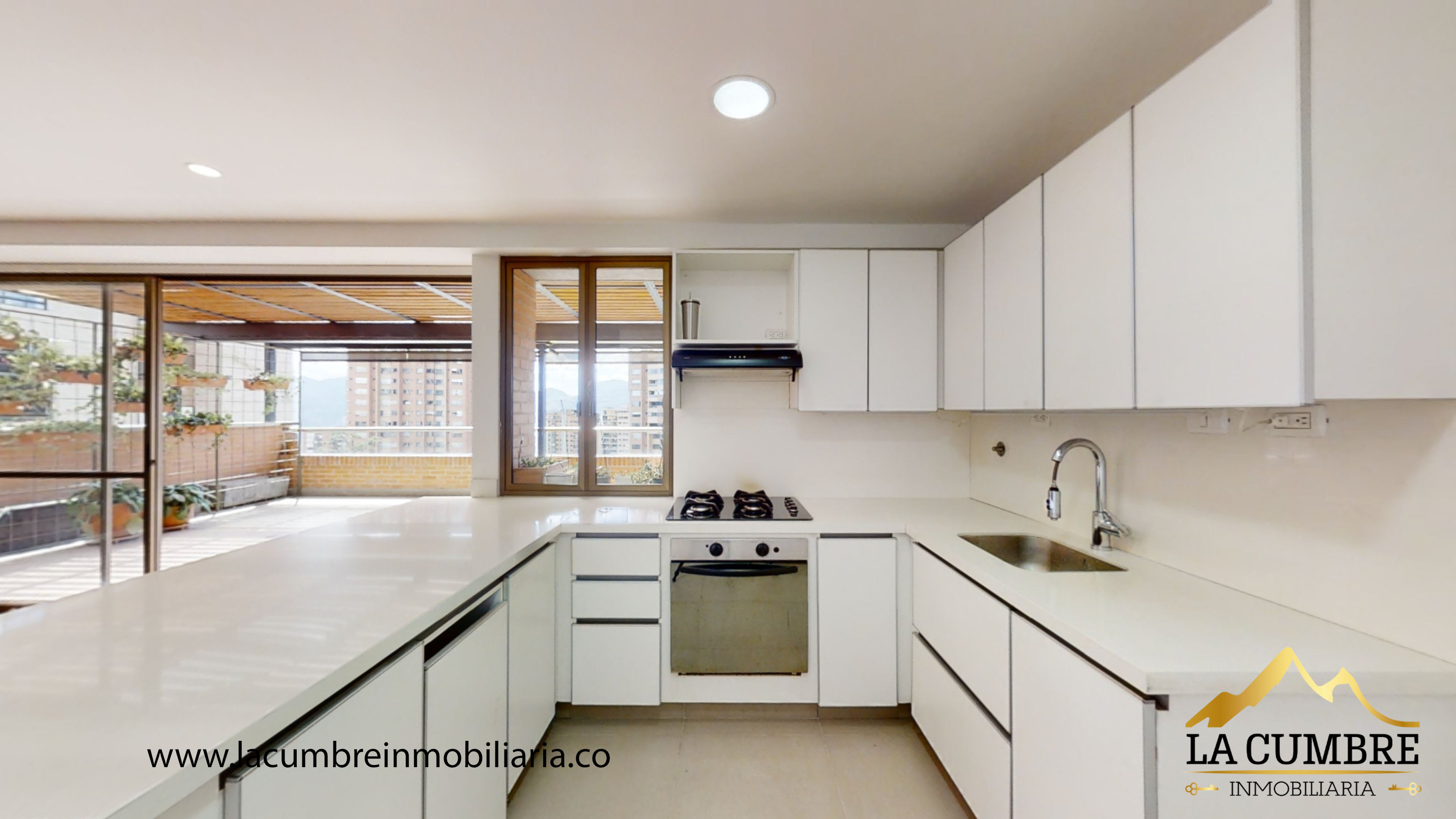 Apartamento de 2 alcobas en arriendo en El Tesoro, Medellín, 105 m² · foto 2 de 13