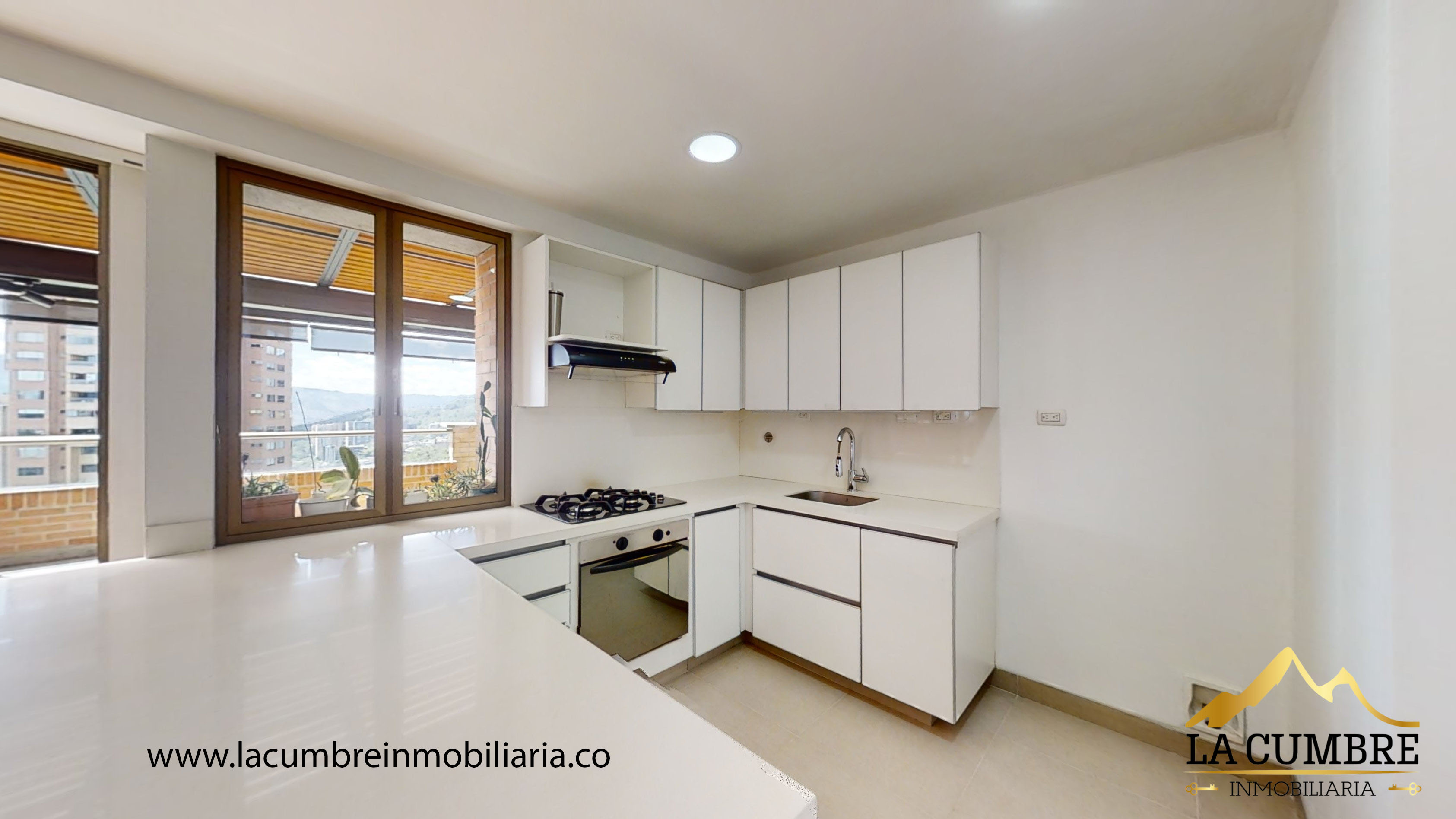 Apartamento de 2 alcobas en arriendo en El Tesoro, Medellín, 105 m² · foto 3 de 13