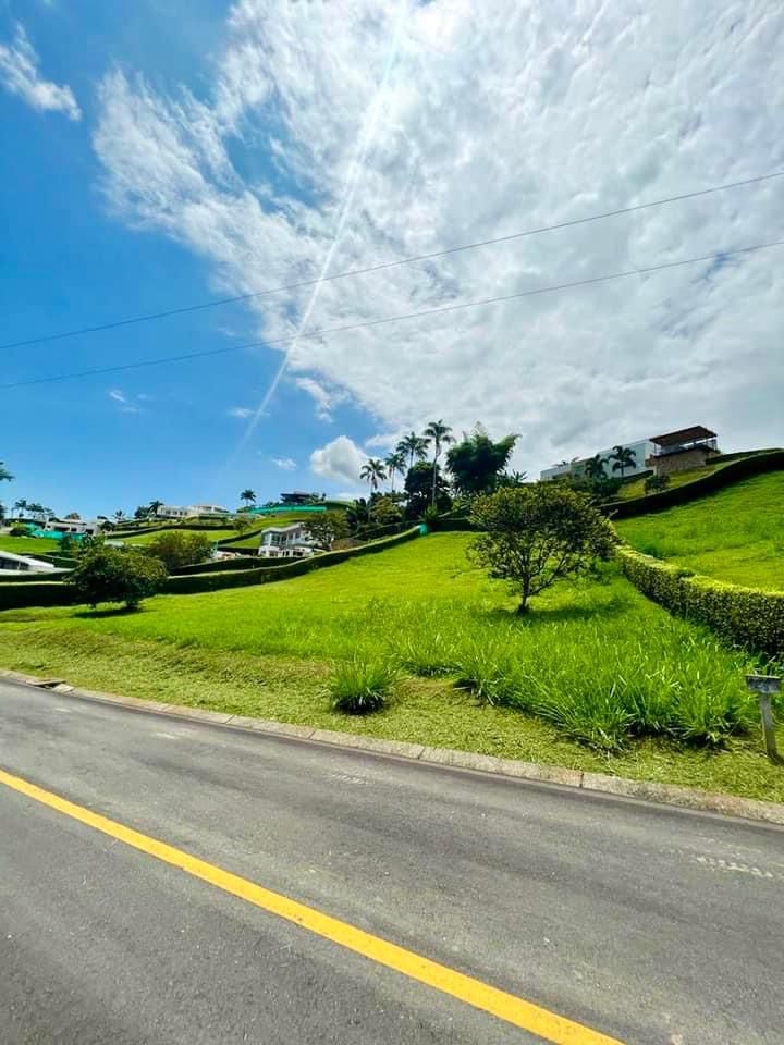 Lote en venta en El Rosario, Manizales, 1916 m² · foto 2 de 5
