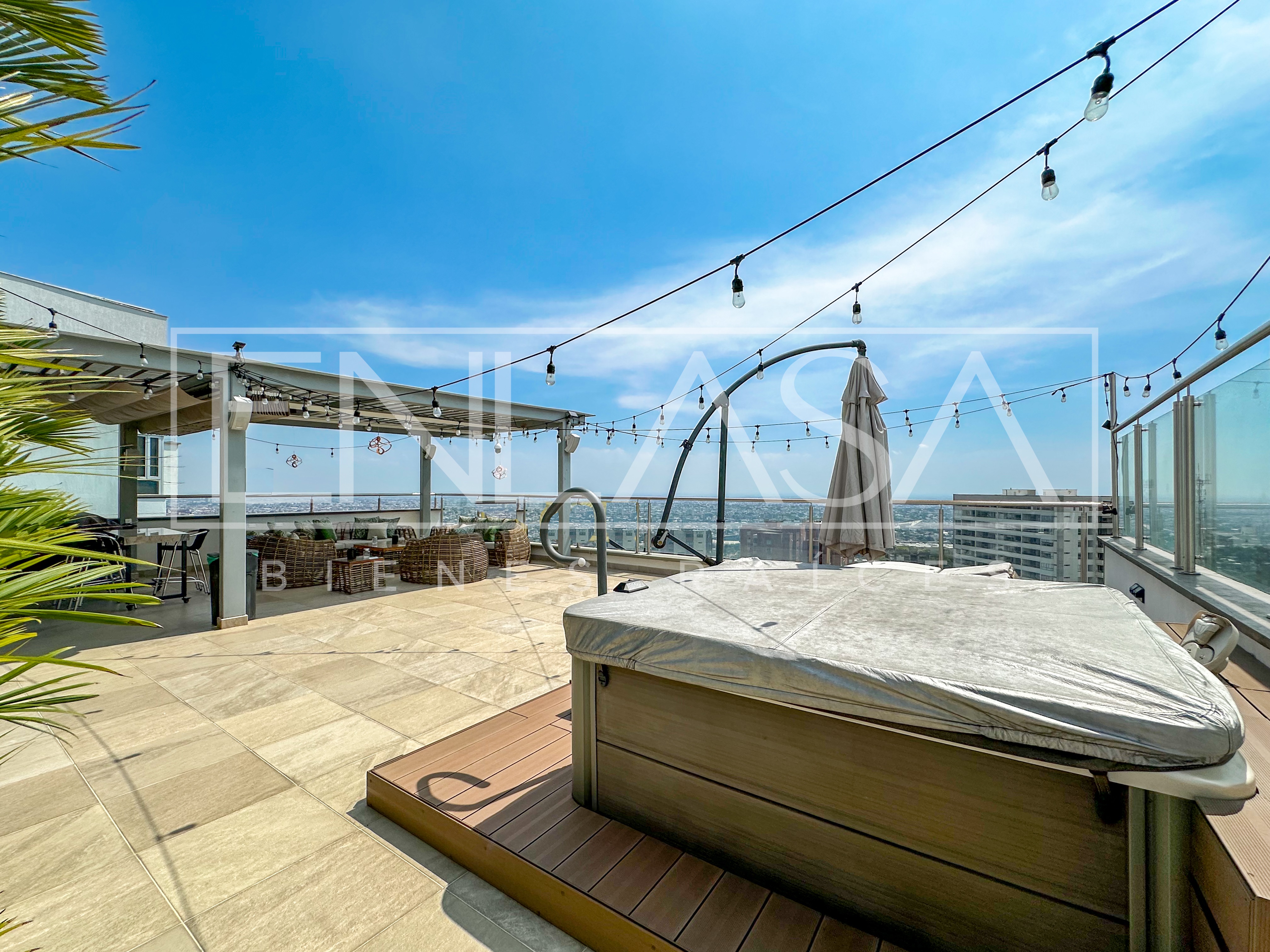Casa de 4 alcobas en venta en Cristales, Cali, 615 m² · foto 2 de 24