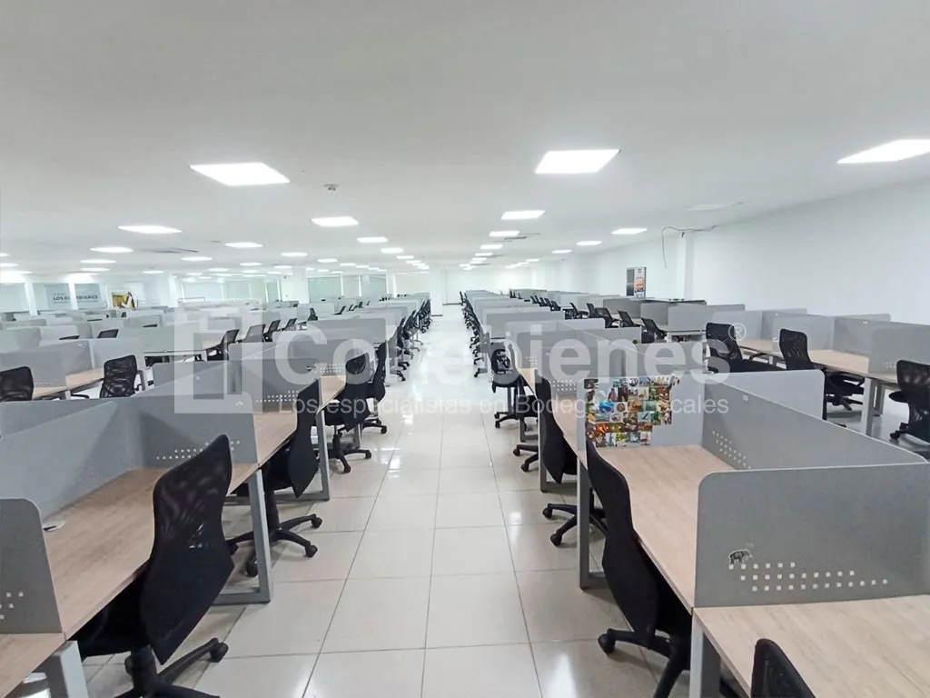 Oficina en arriendo en Camparola, Itagüí, 2629 m² · foto 15 de 20