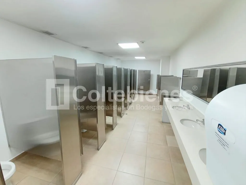 Oficina en arriendo en Camparola, Itagüí, 2629 m² · foto 19 de 20